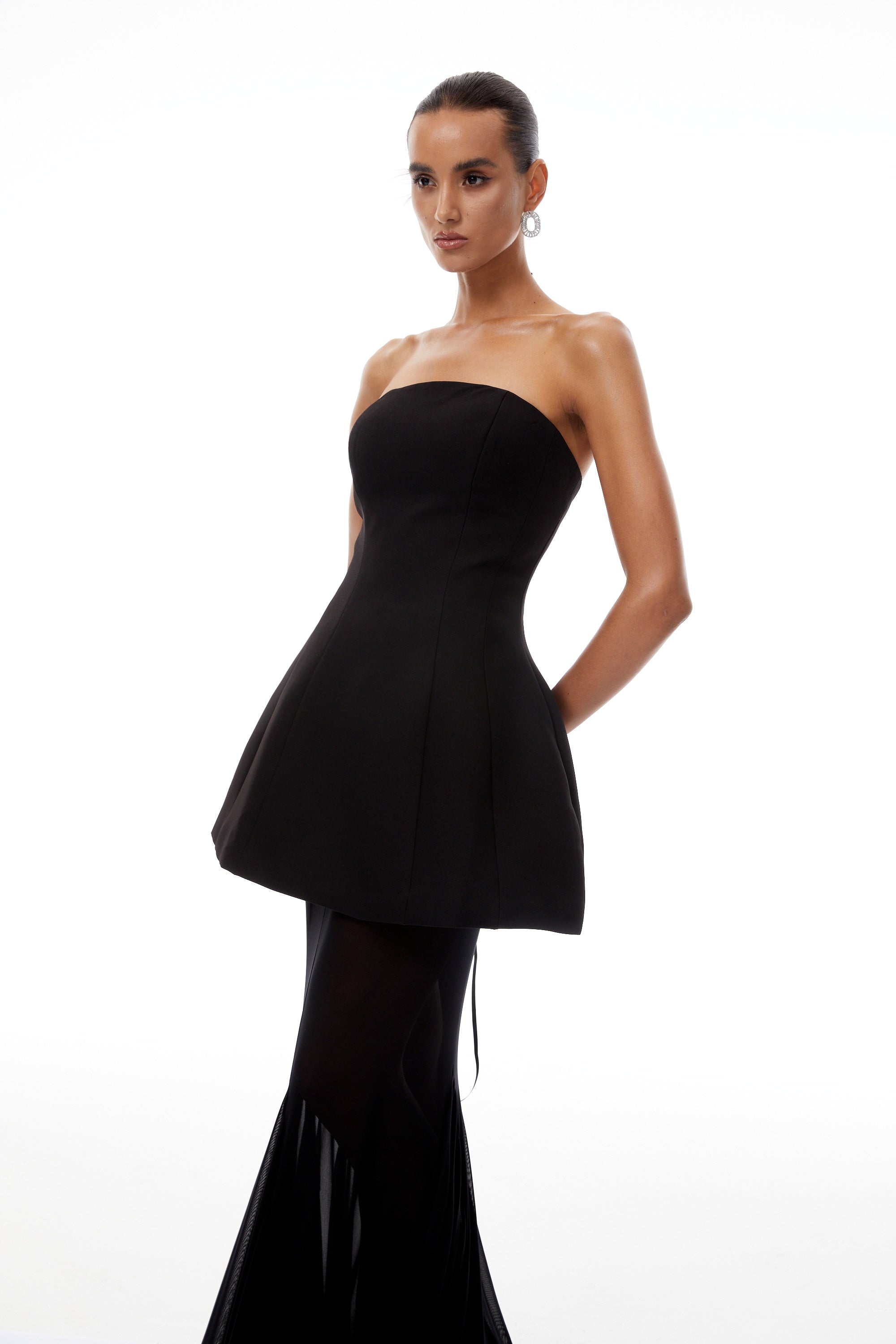 مجموعة فستان كورساج أسود و تنورة شبكية من ميلاني