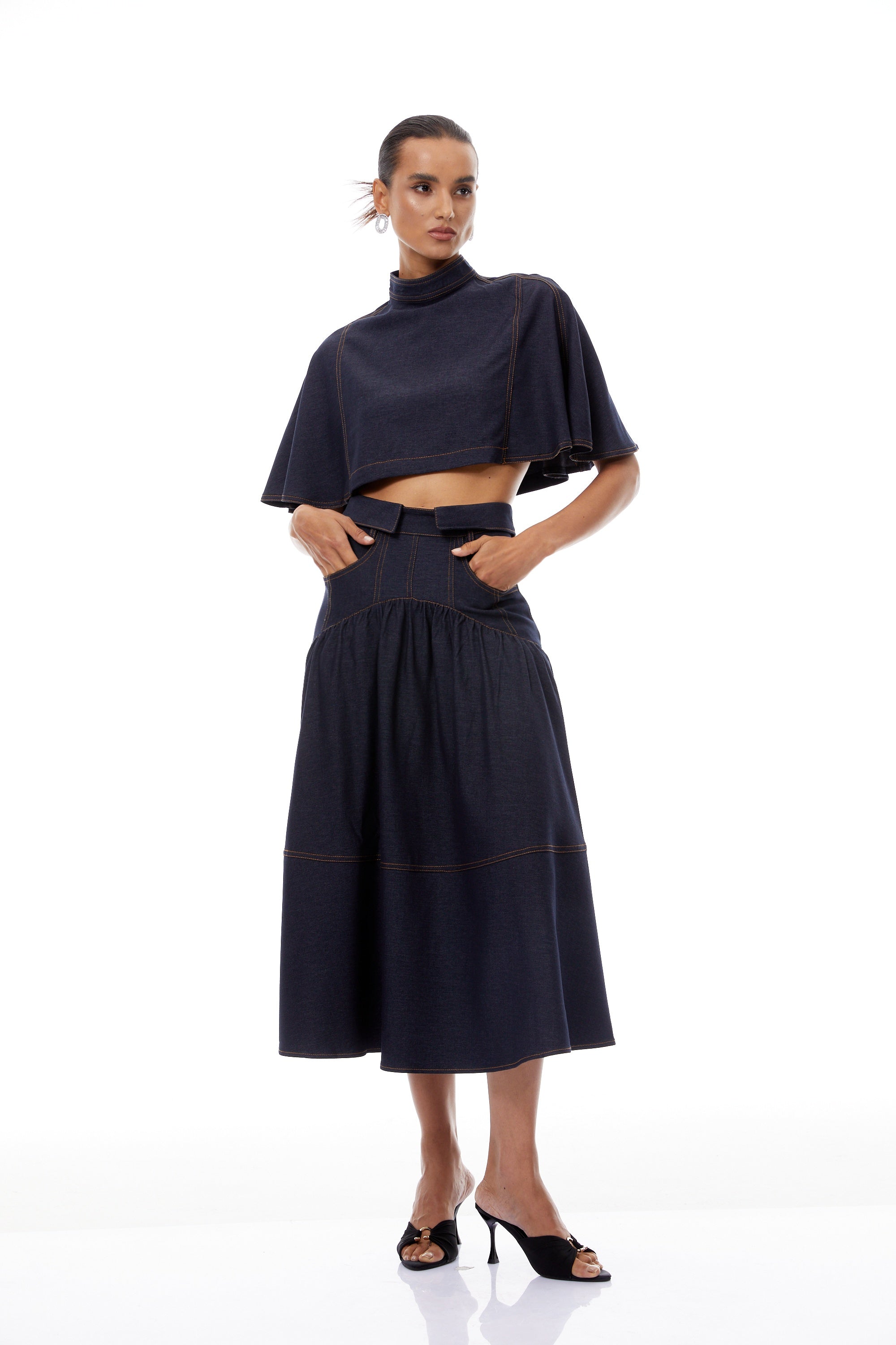 طقم الدنيم أكتيفيا أزرق أرجواني بتفاصيل خياطة متباينة