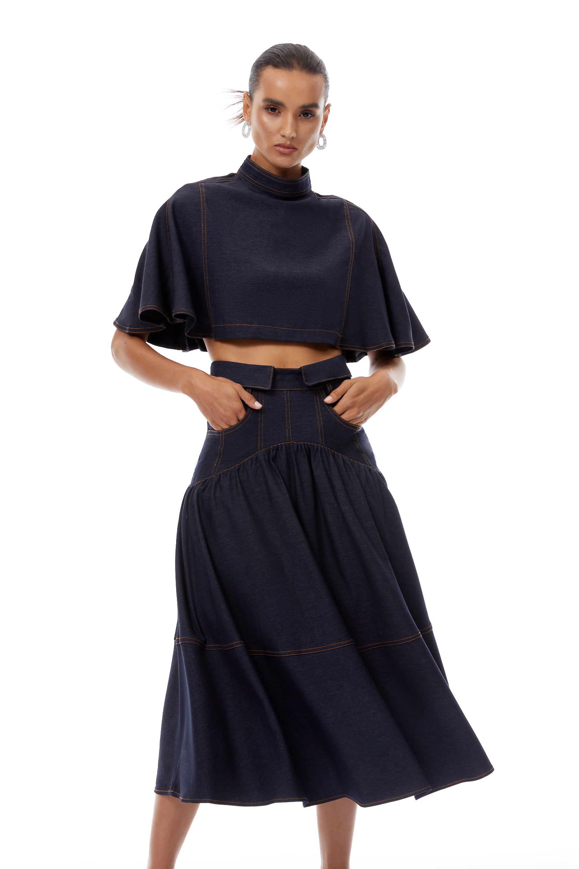 طقم الدنيم أكتيفيا أزرق أرجواني بتفاصيل خياطة متباينة