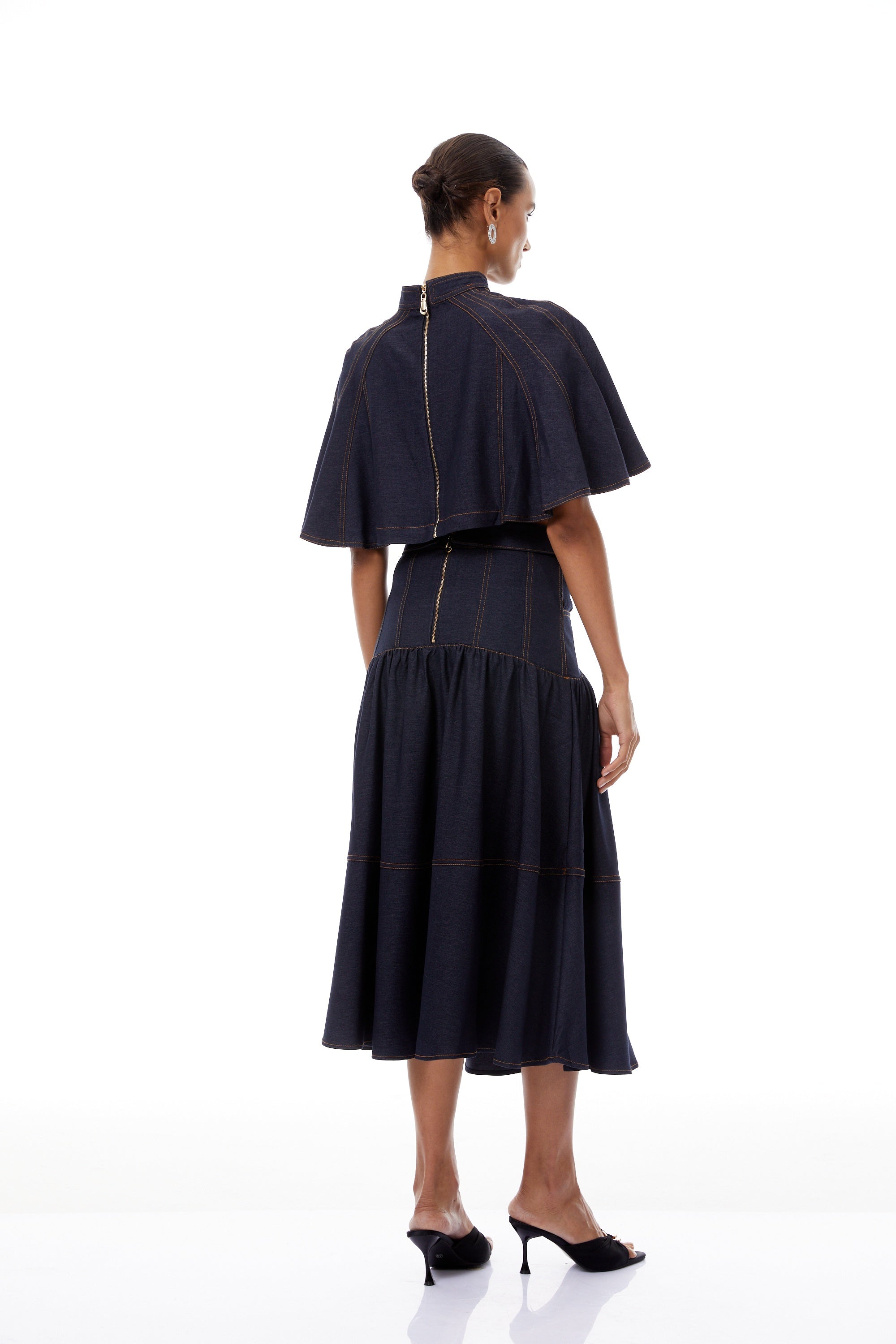 طقم الدنيم أكتيفيا أزرق أرجواني بتفاصيل خياطة متباينة