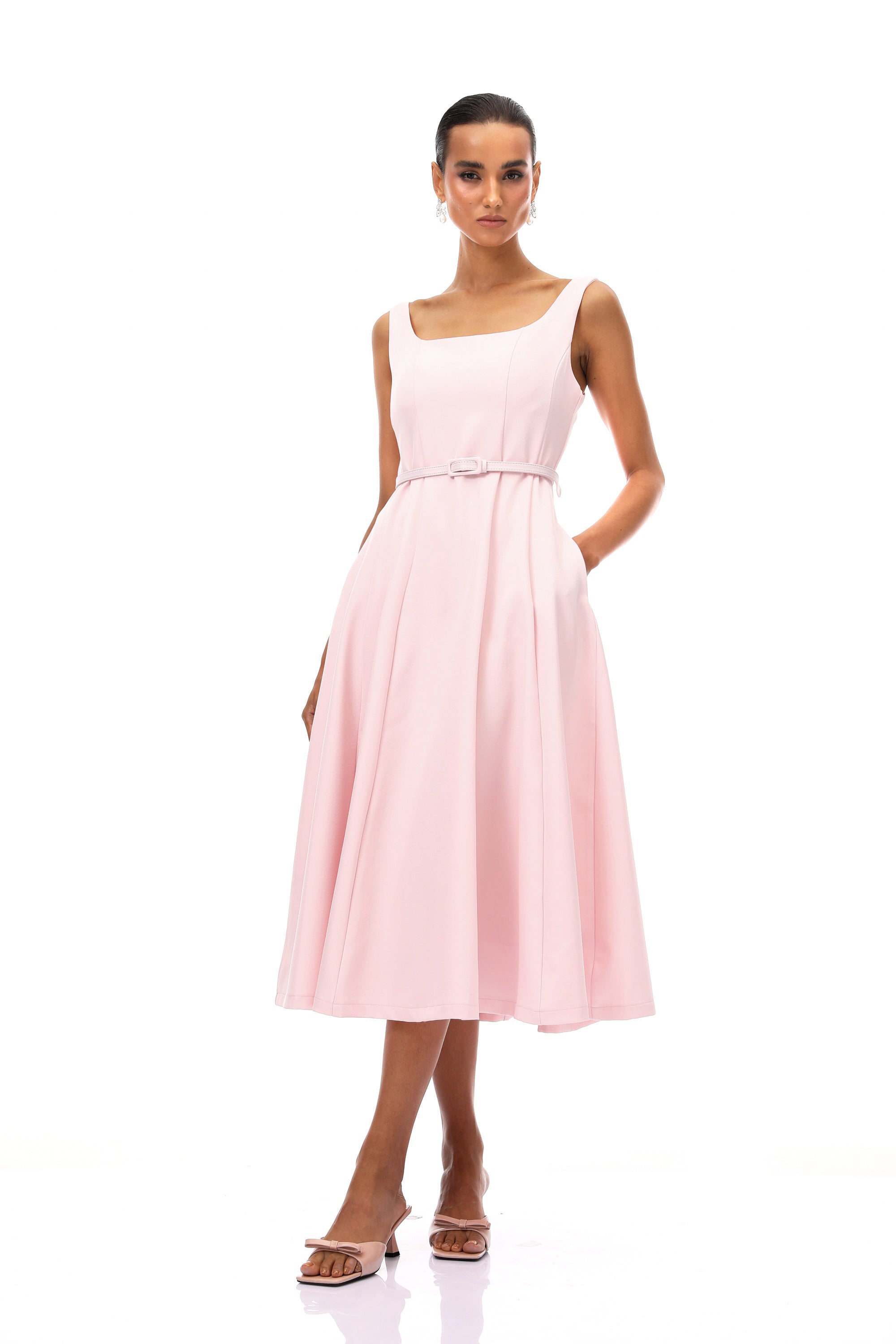 طقم فاليريا المنسجم مزين بالكريستال الوردي