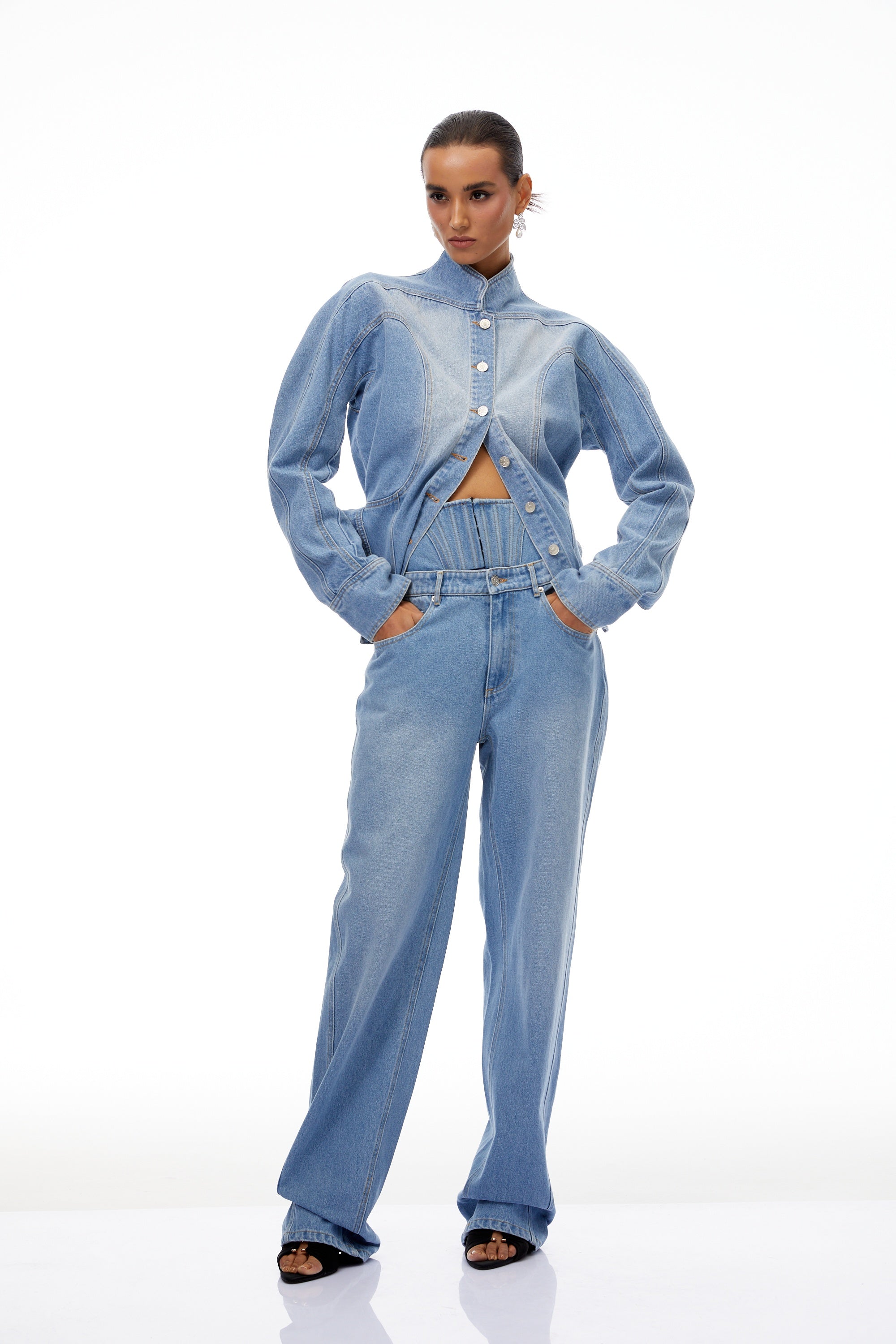 Amandine Jeansjacke in Hellblau mit Tonnenförmiger Taille