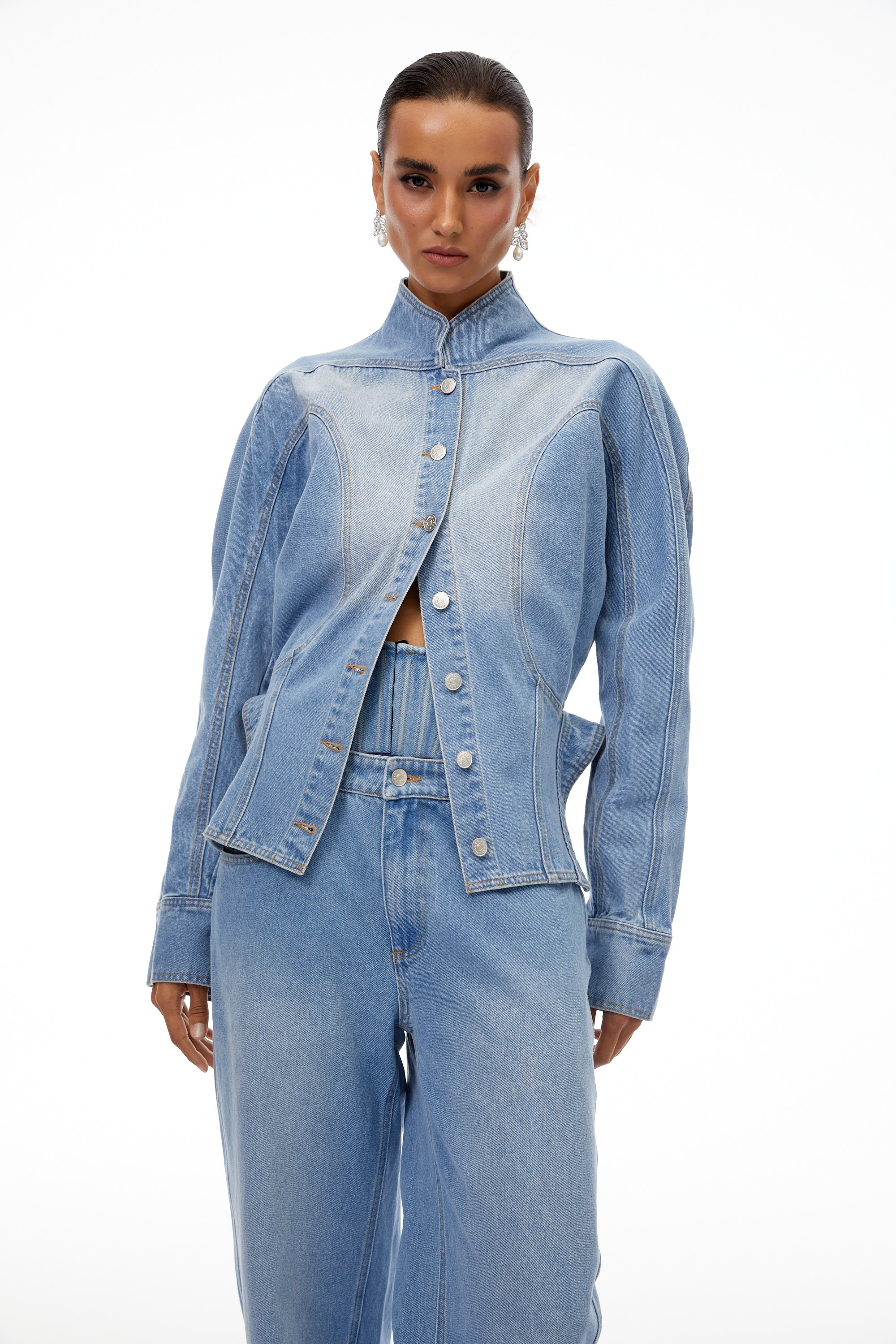 Amandine Jeansjacke in Hellblau mit Tonnenförmiger Taille