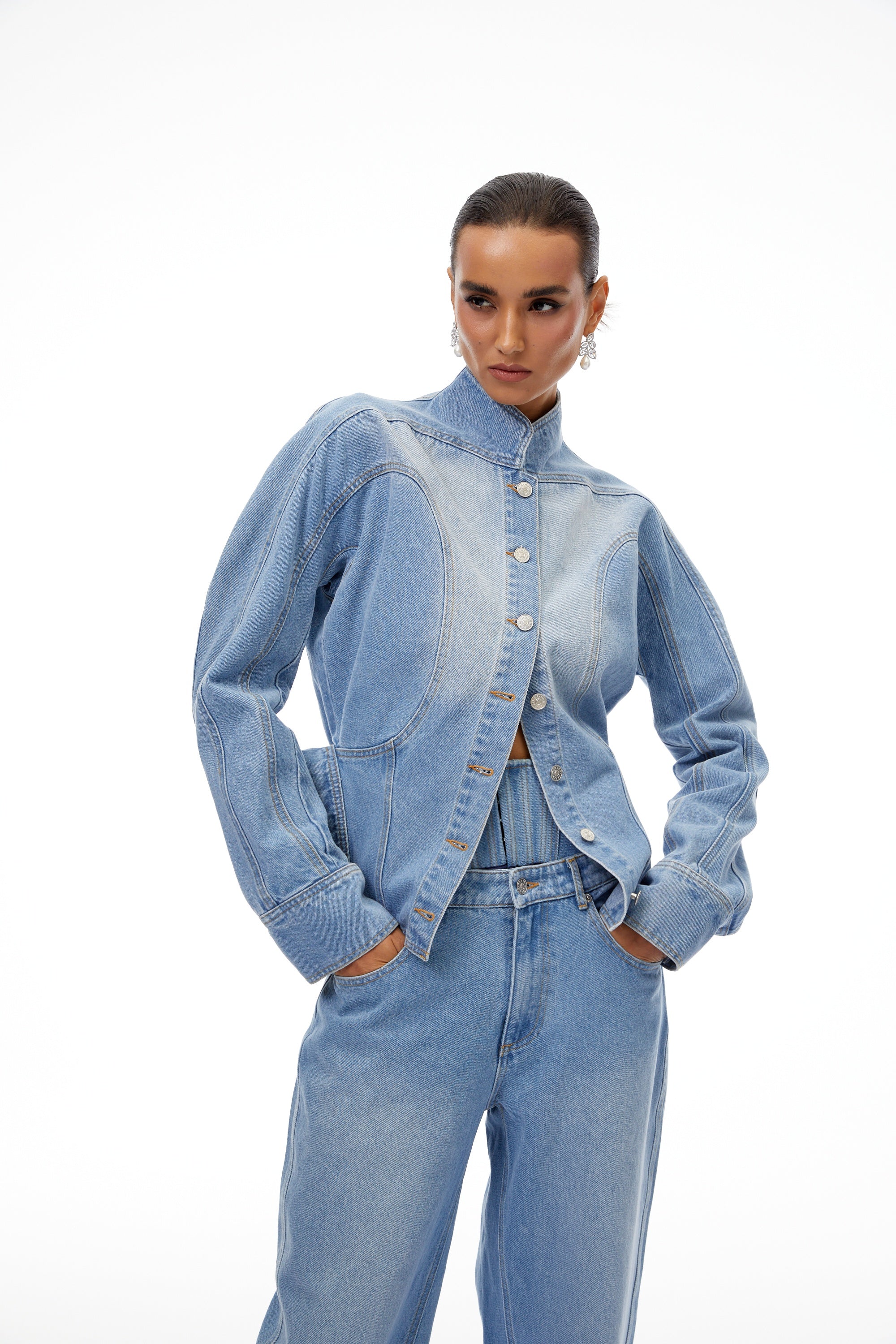 Amandine Jeansjacke in Hellblau mit Tonnenförmiger Taille