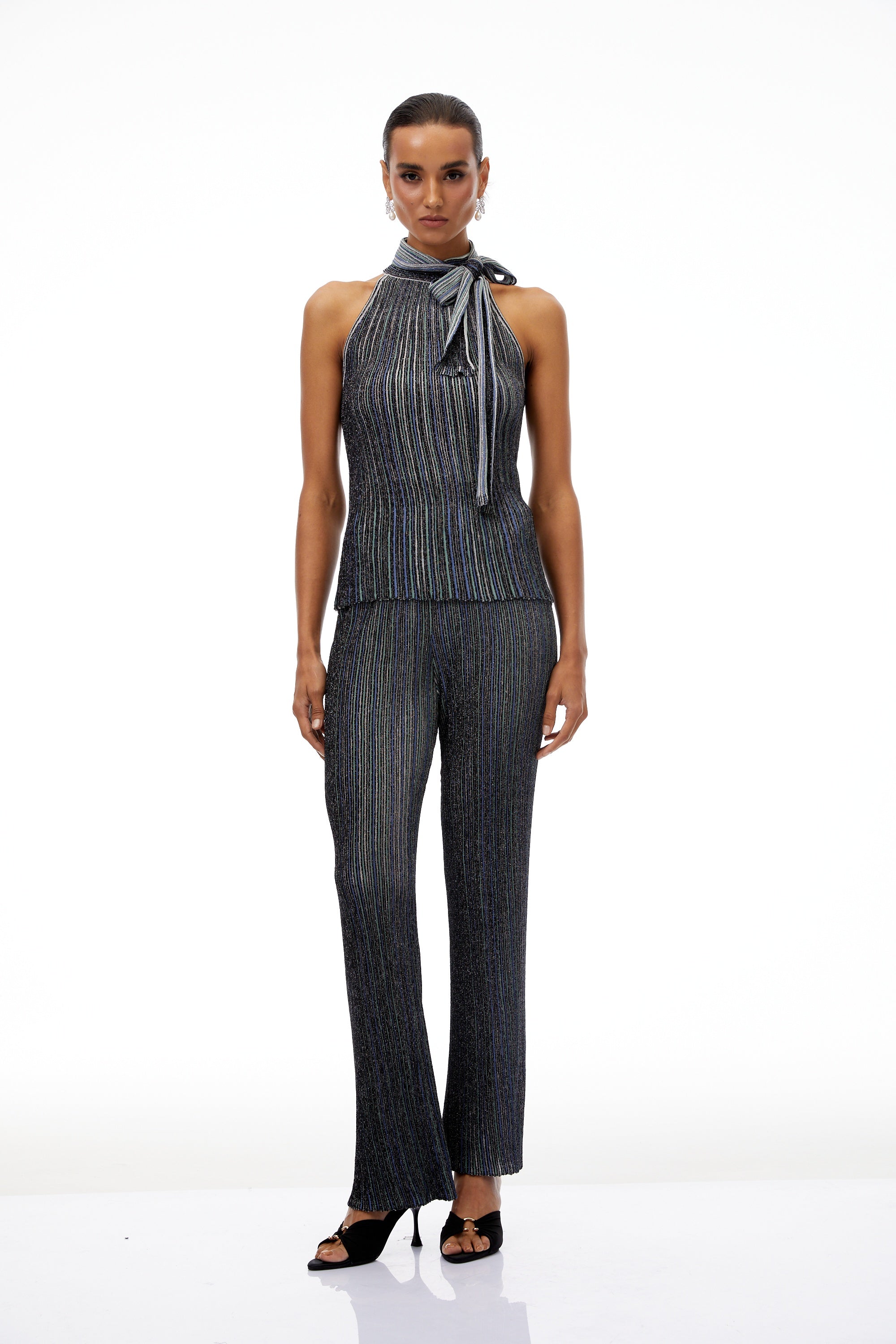 طقم شيروا Szabina المكون من توب وبنطلون منسوج باللون الرمادي المخطط