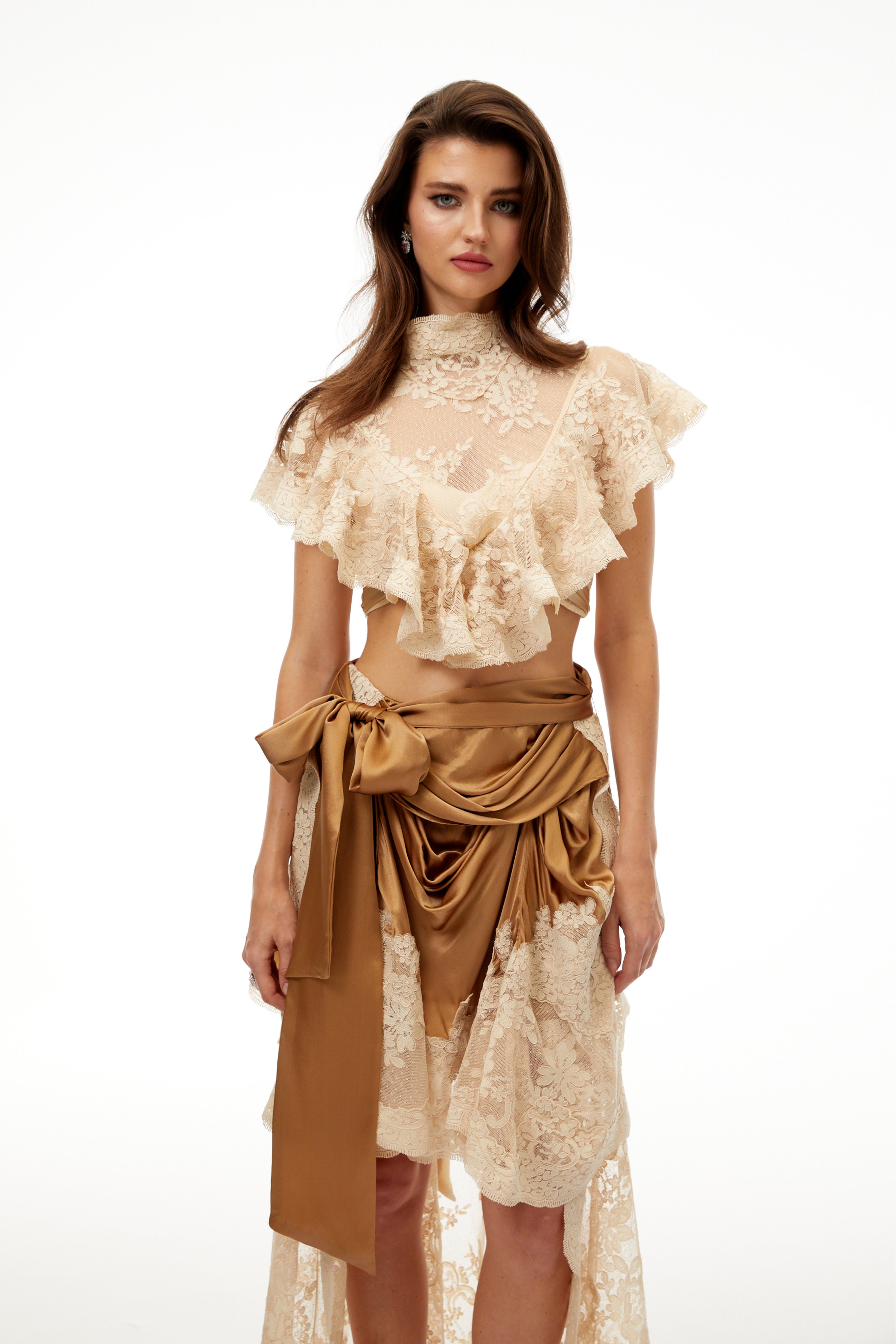 قميص كيا أبيض بتصميم رباط جانبي وخصر مشدود