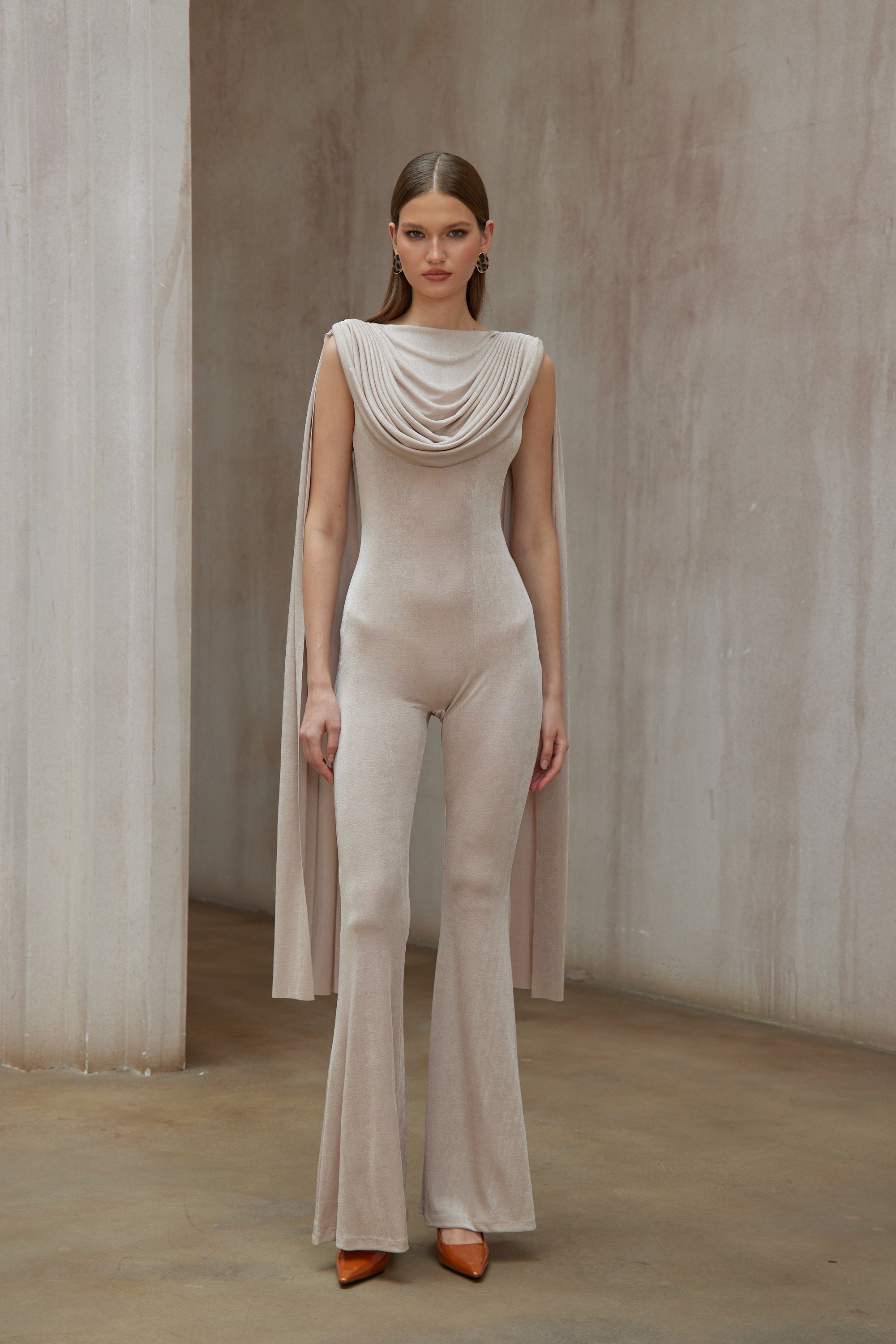 جمبسوت مخملي بتصميم محايد من كلاريس