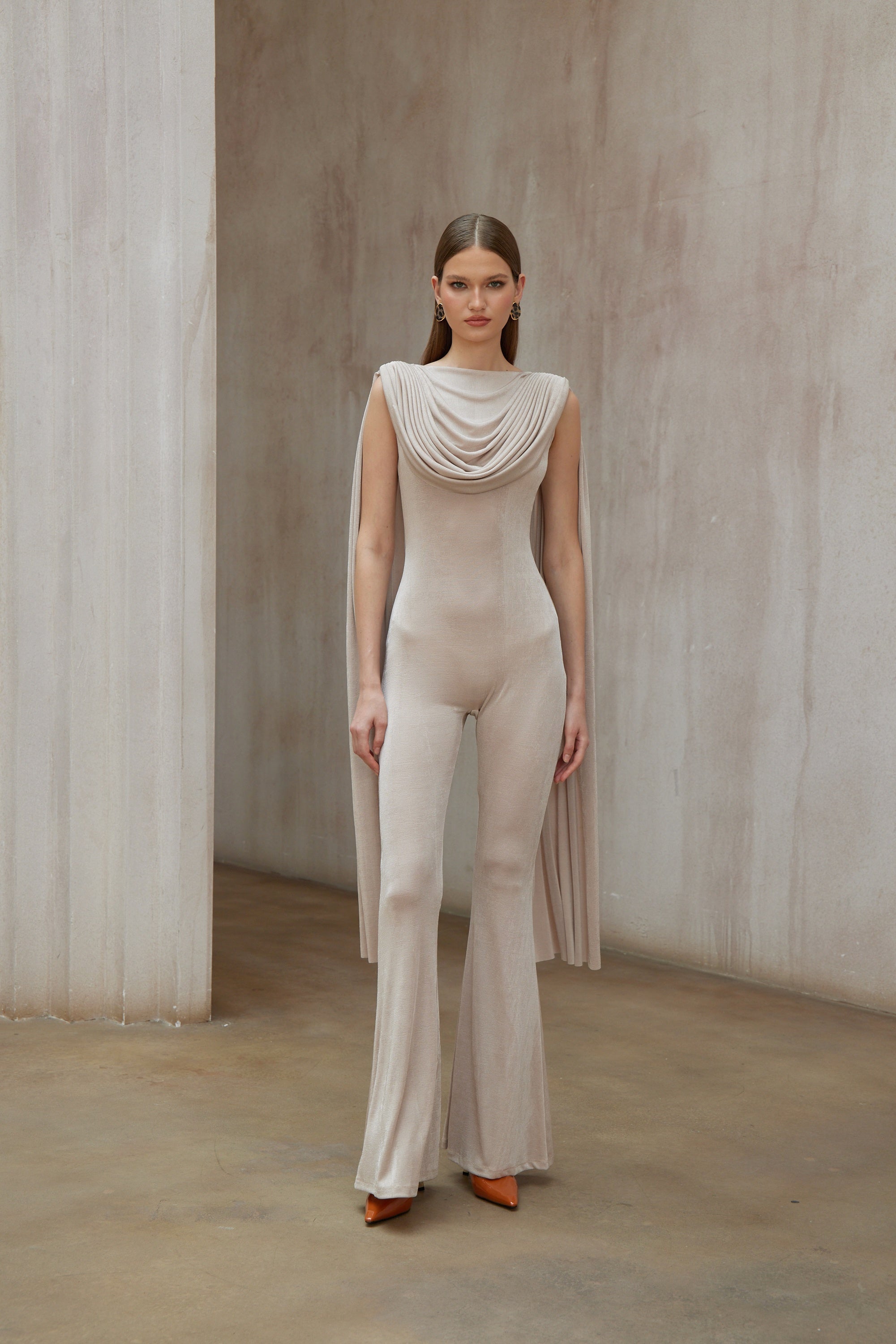 جمبسوت مخملي بتصميم محايد من كلاريس