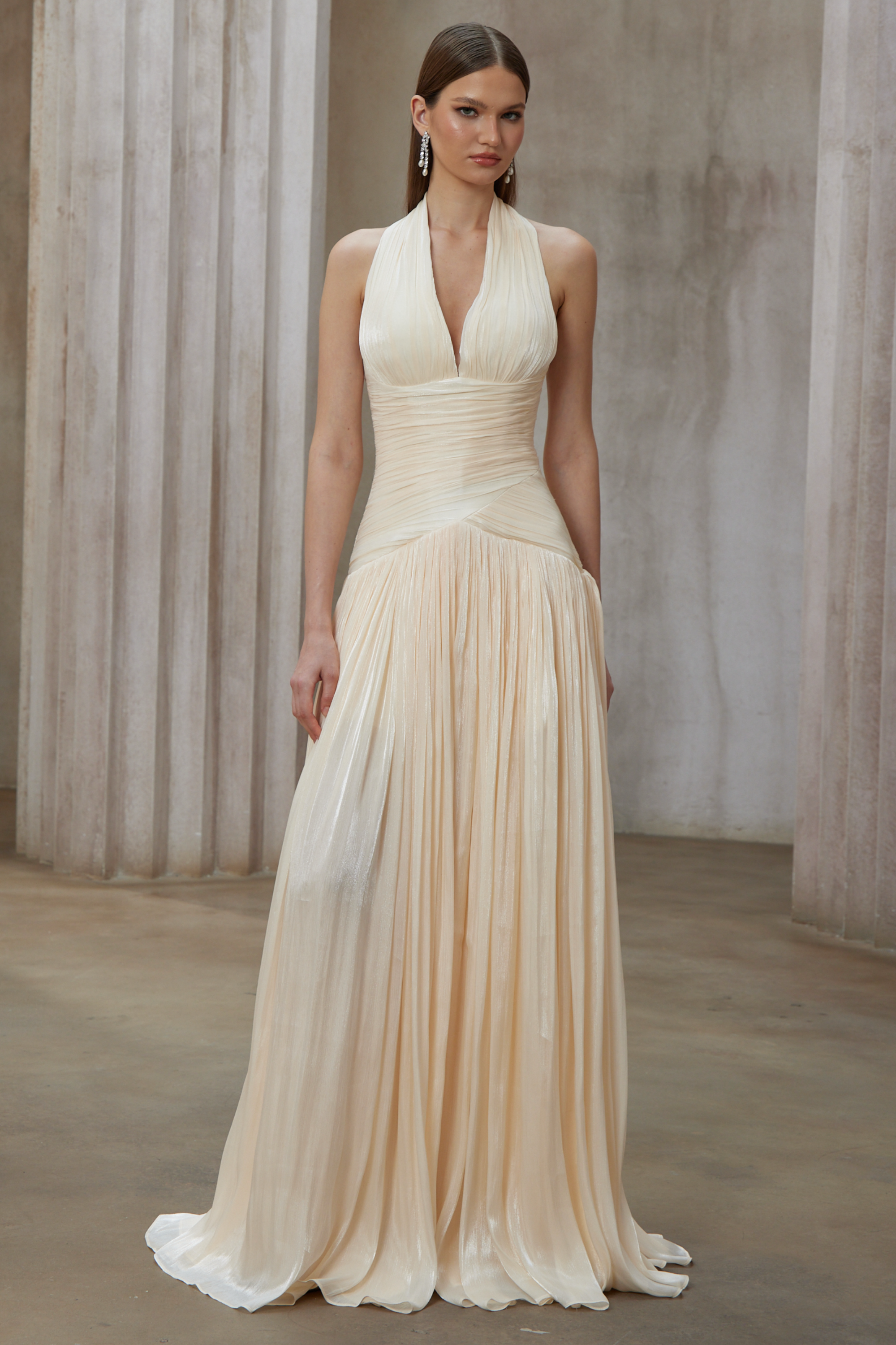 فستان ماكسي مكسّر باللون المحايد من يوراني