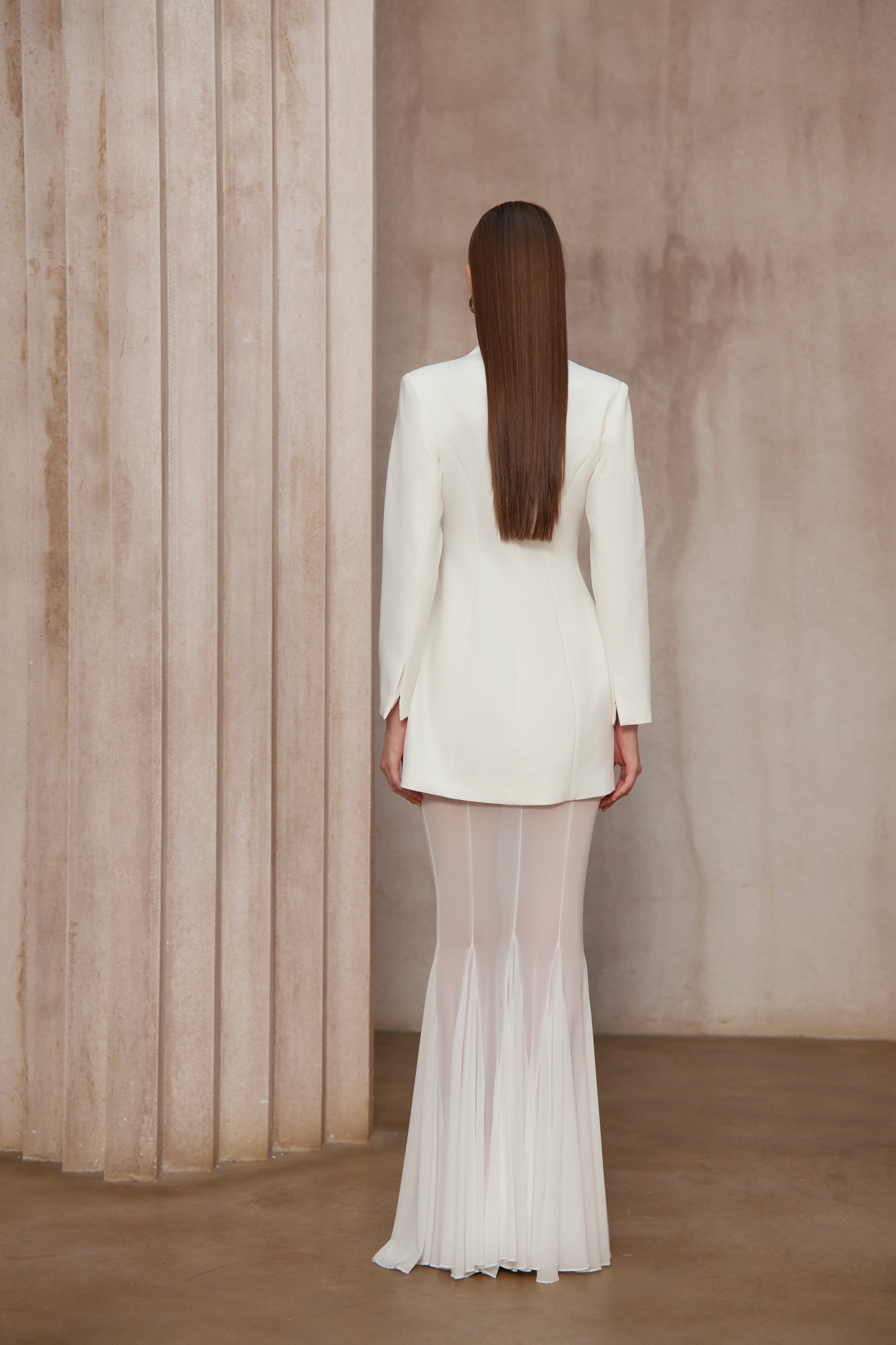 طقم جاكيت وتنورة بتصميم برميل أسود من إينورا