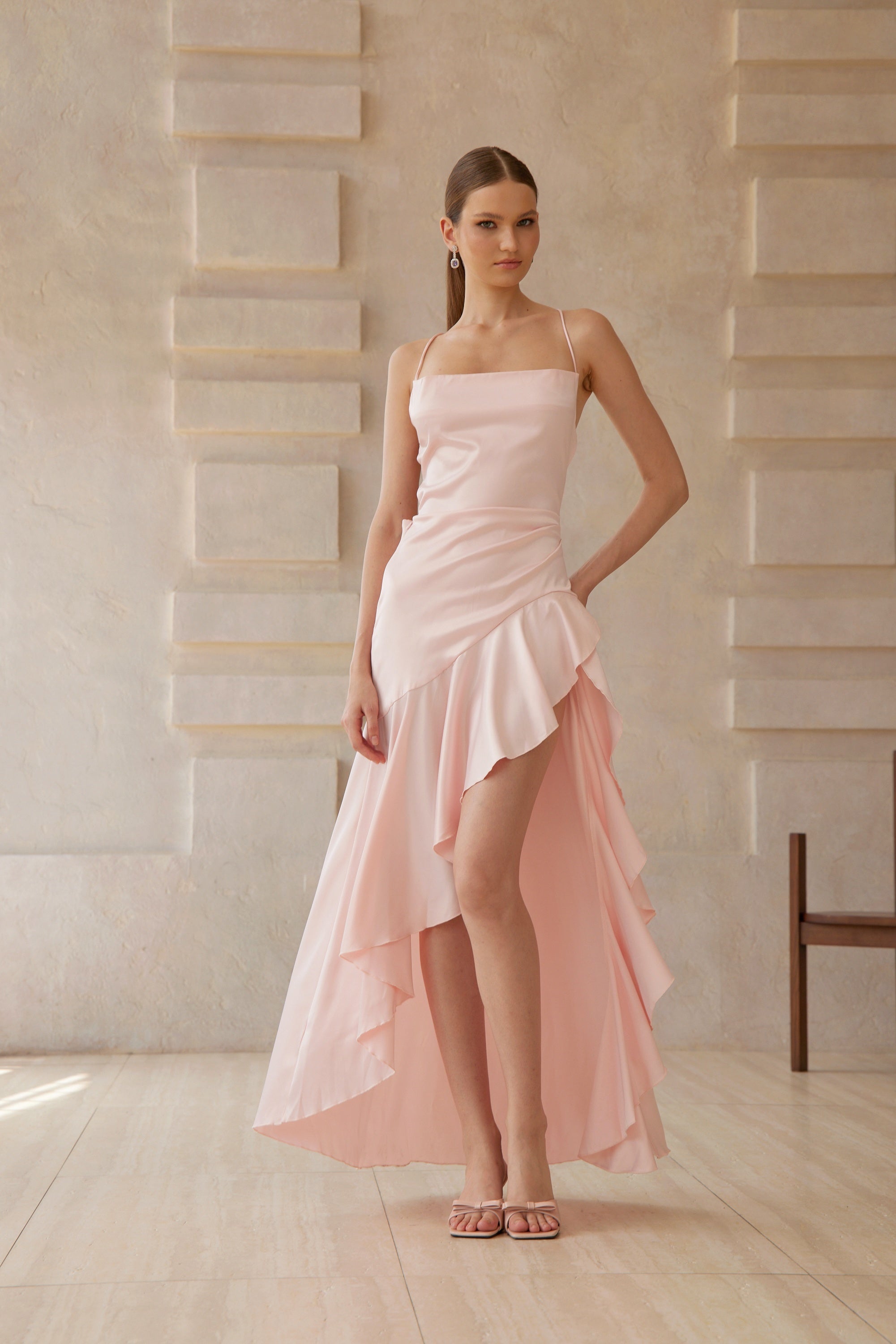 Léna Pink Asymmetrisches Midikleid aus Satin