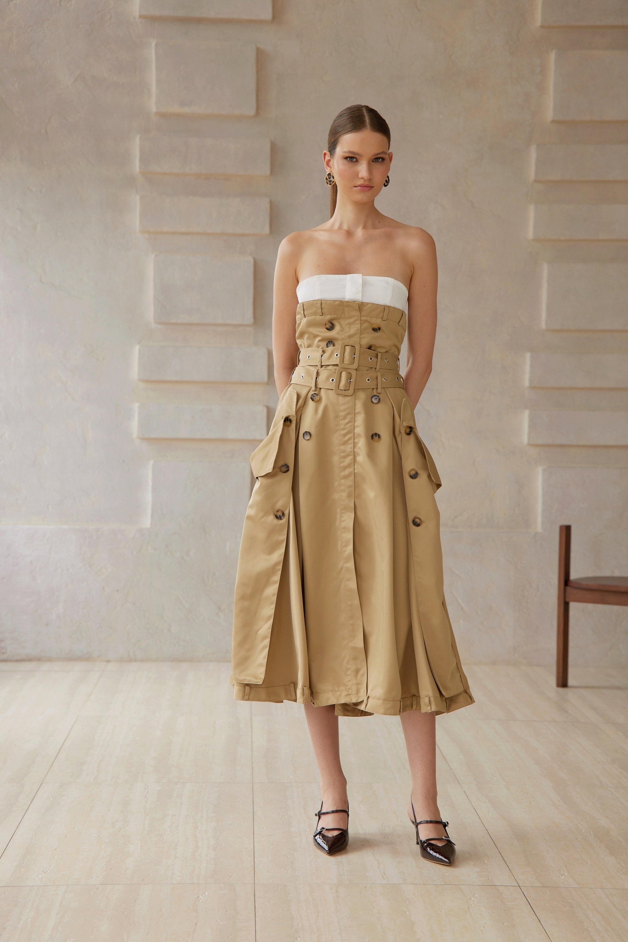 Alba – Khakifarbenes Midikleid im Trenchcoat-Stil