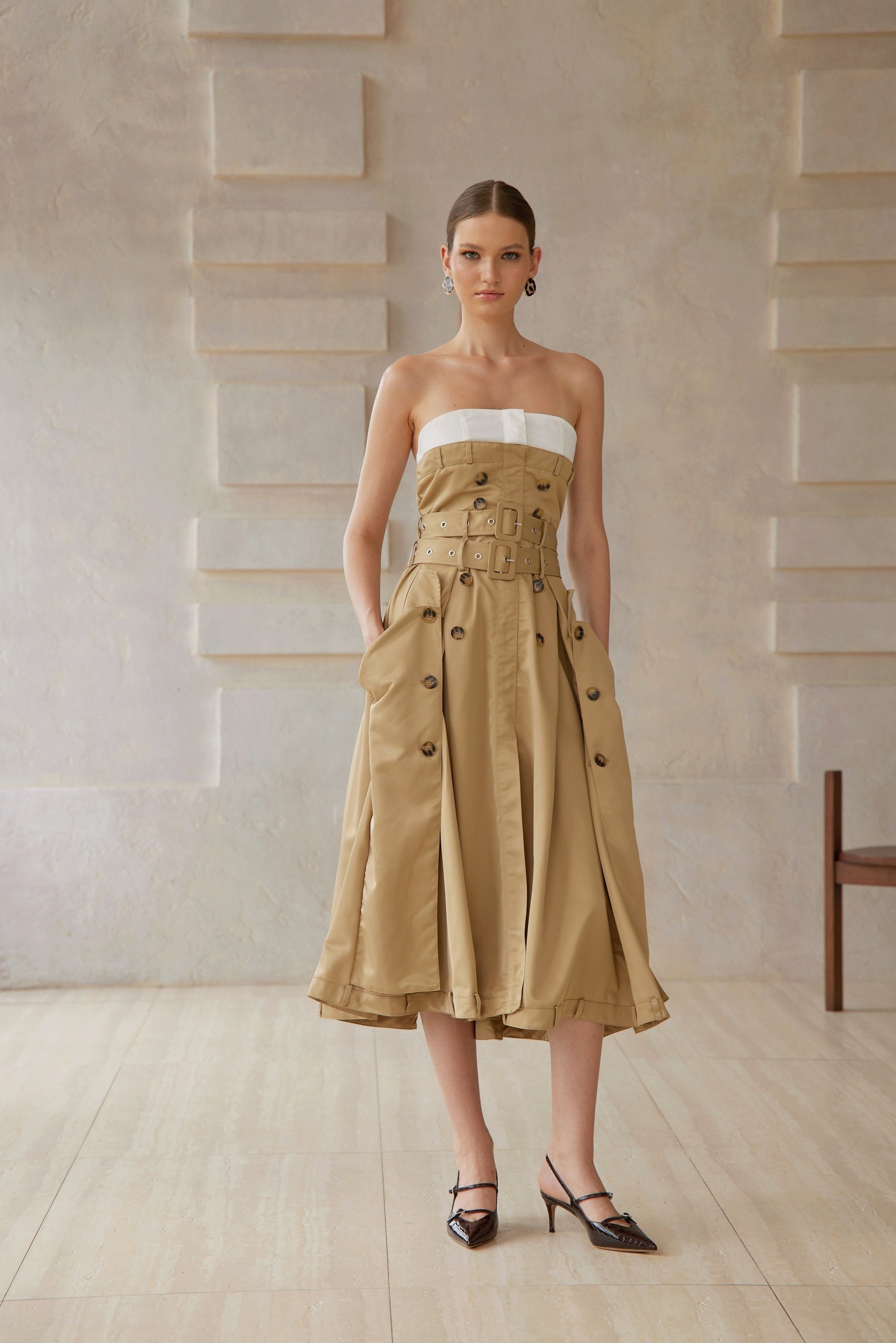 Alba – Khakifarbenes Midikleid im Trenchcoat-Stil