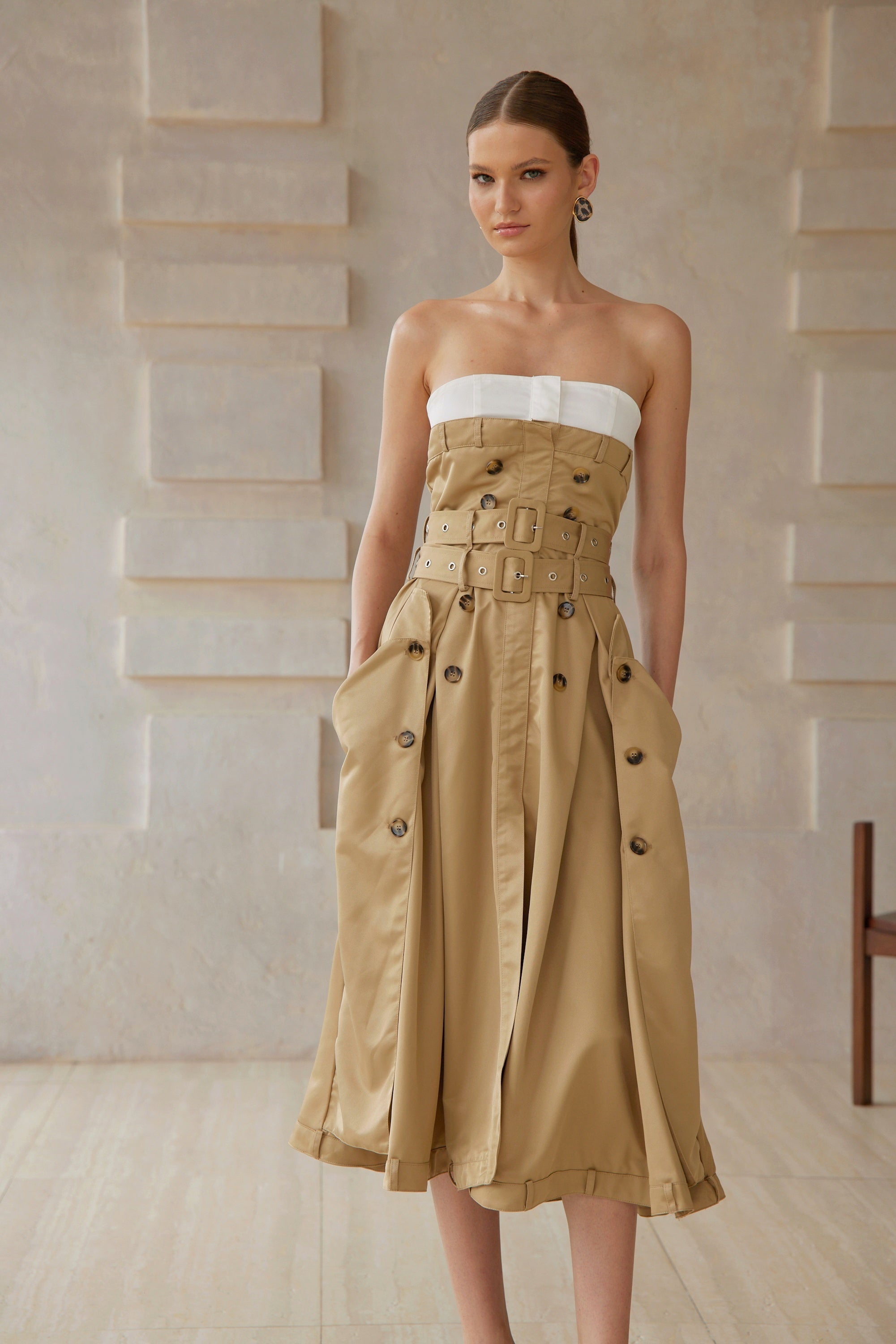 Alba – Khakifarbenes Midikleid im Trenchcoat-Stil