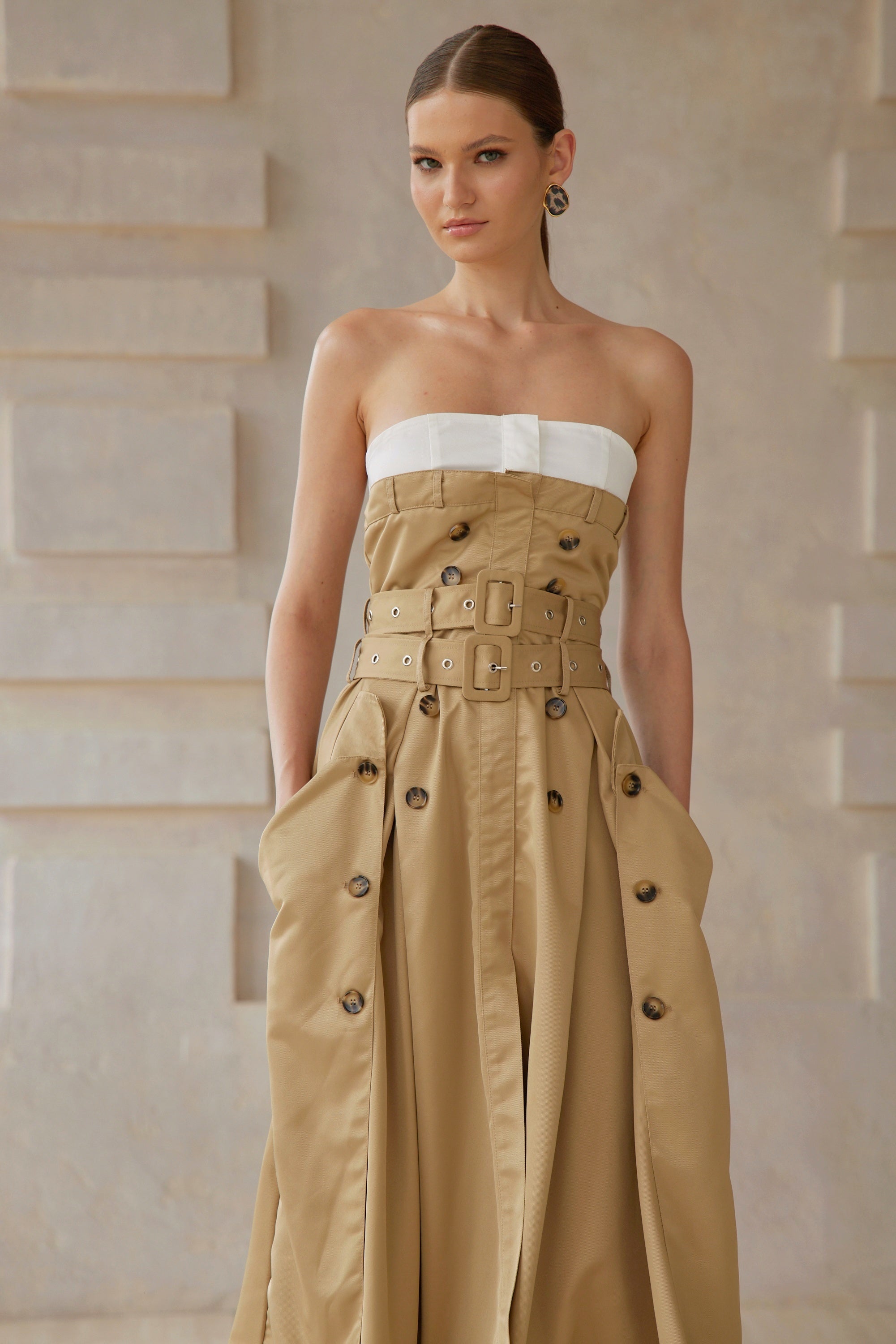 Alba – Khakifarbenes Midikleid im Trenchcoat-Stil