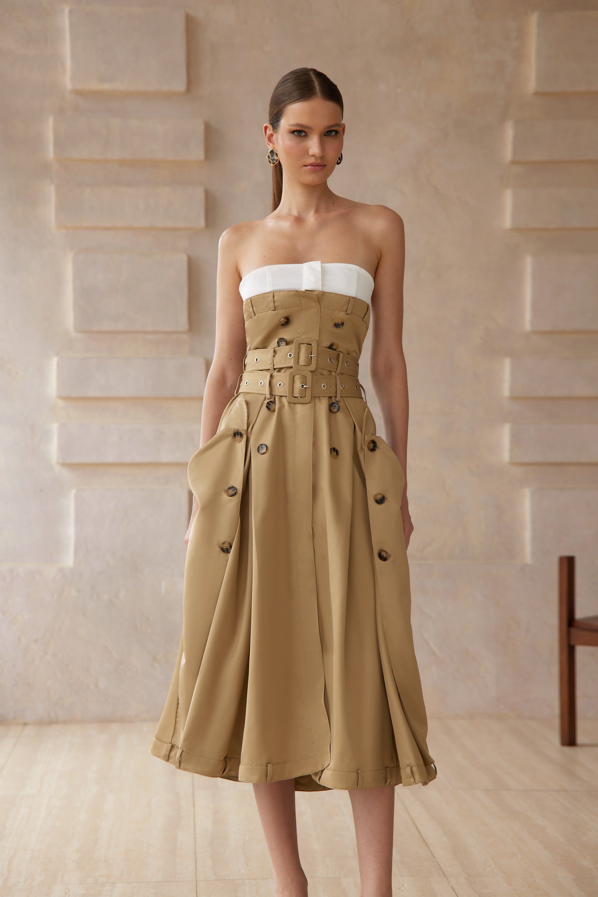 Alba – Khakifarbenes Midikleid im Trenchcoat-Stil