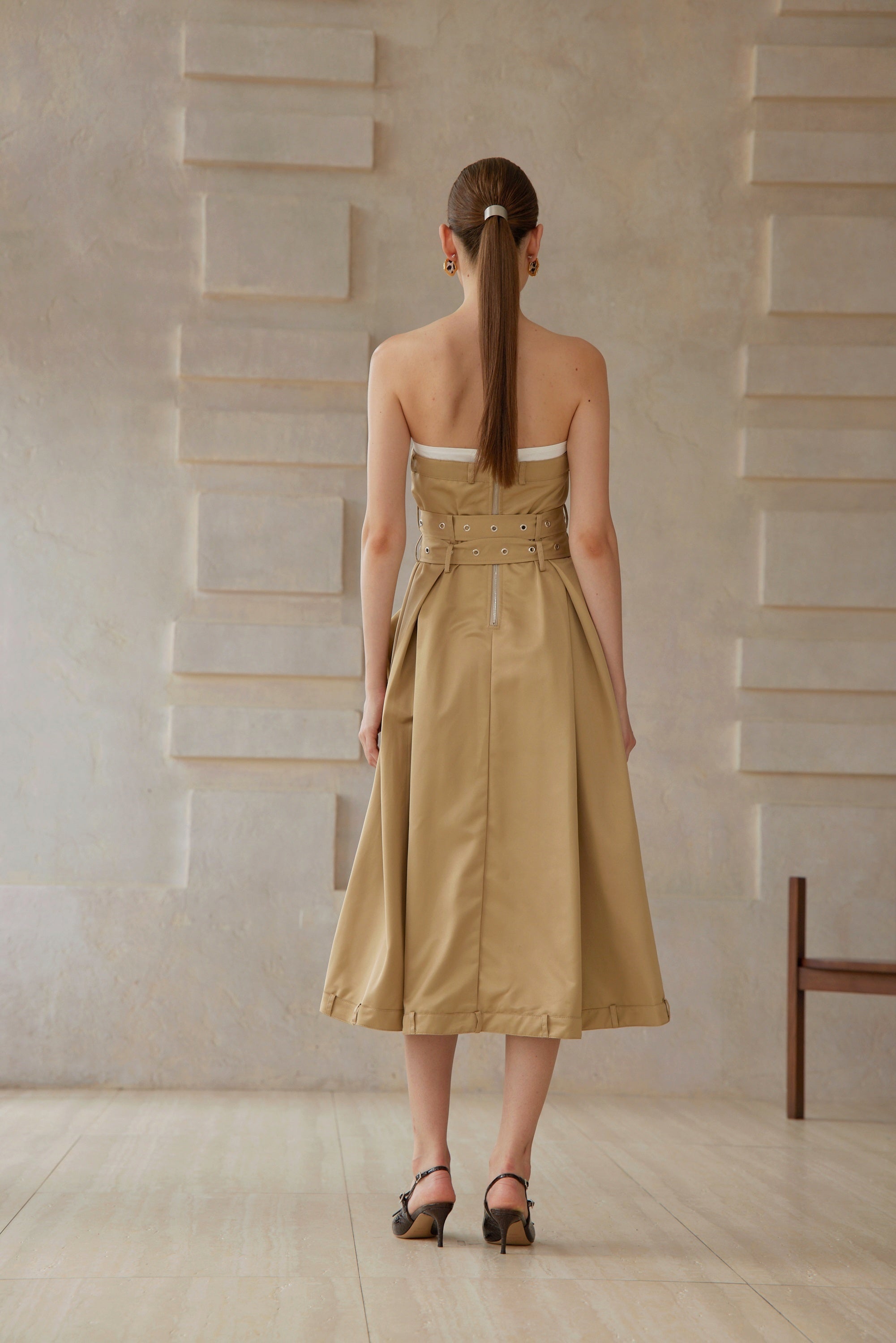 Alba – Khakifarbenes Midikleid im Trenchcoat-Stil