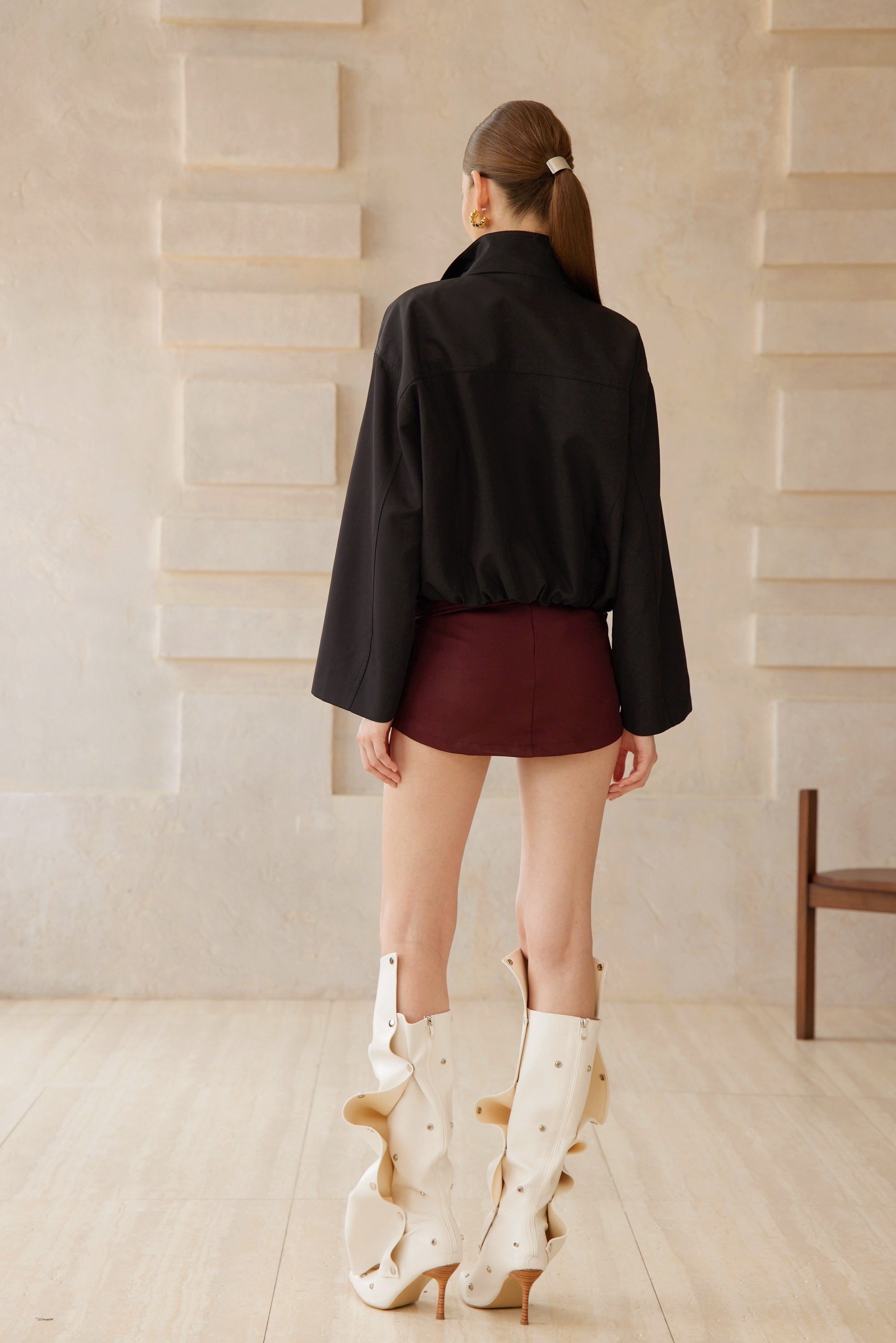 معطف ترينش قصير أسود بتصميم بوليت بتعليقة خصر.