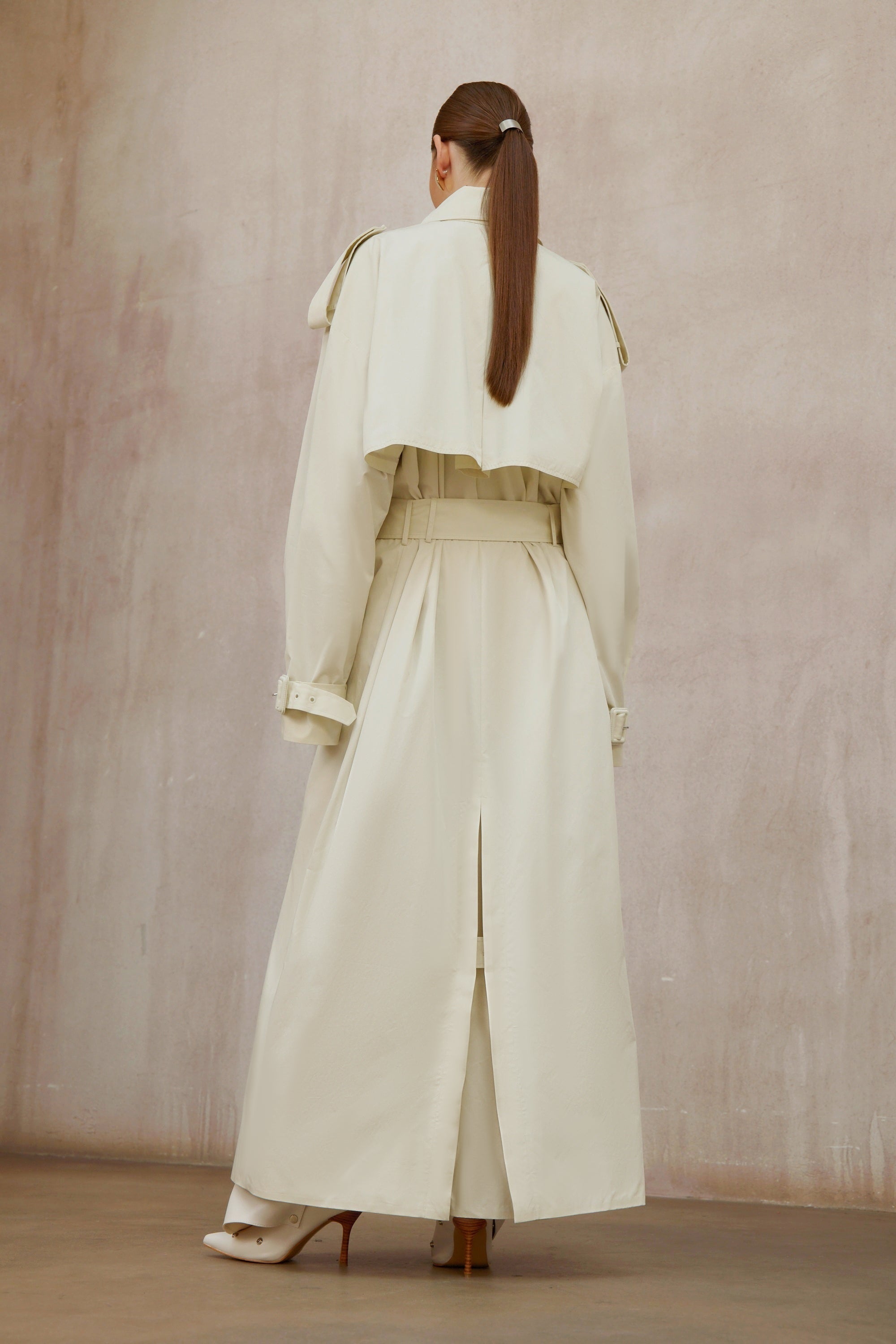 Bruyère Weißer, zweireihiger, langer Trenchcoat