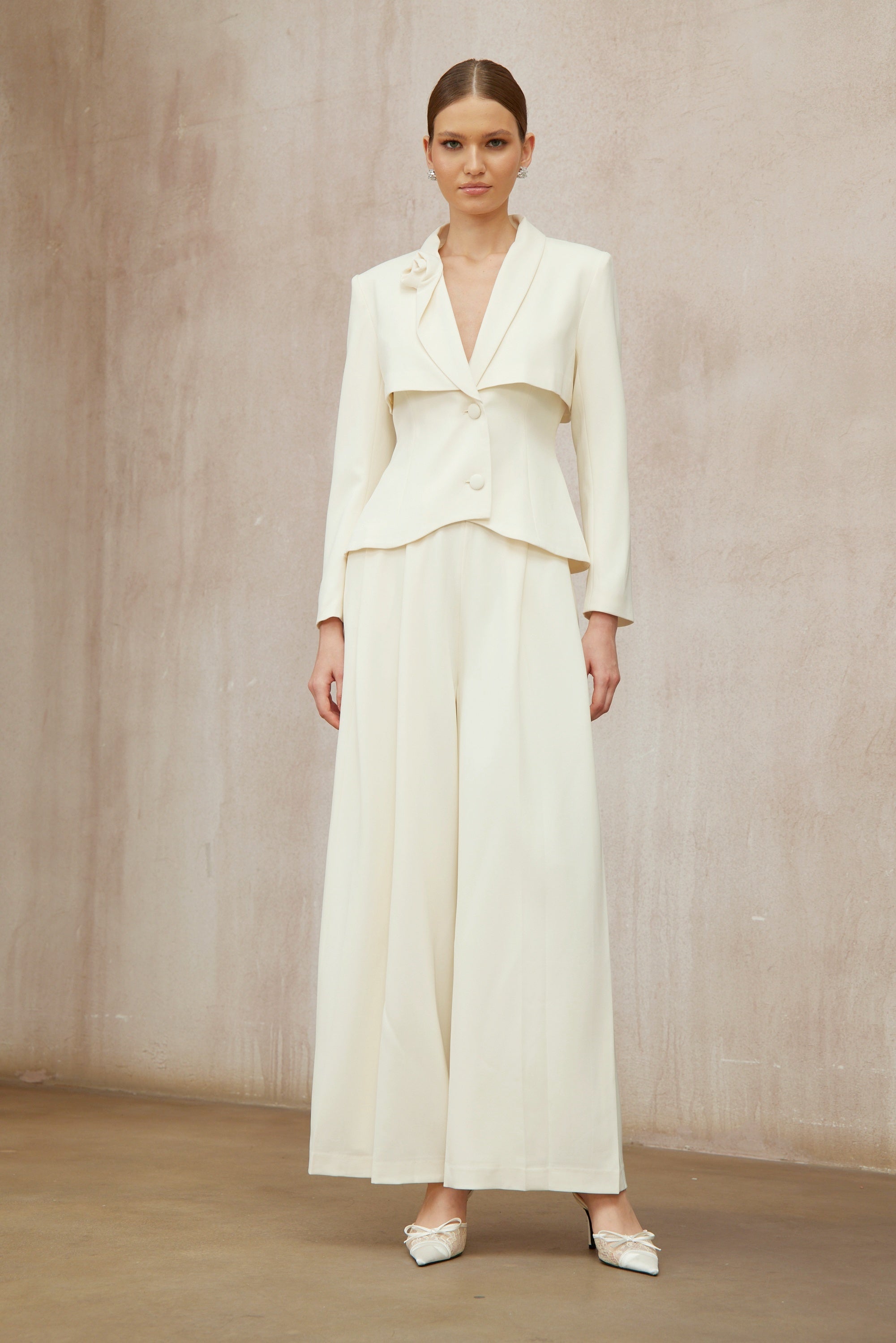 Teresa Neutral 3D Blütenblatt-Blazer & Hosen Set