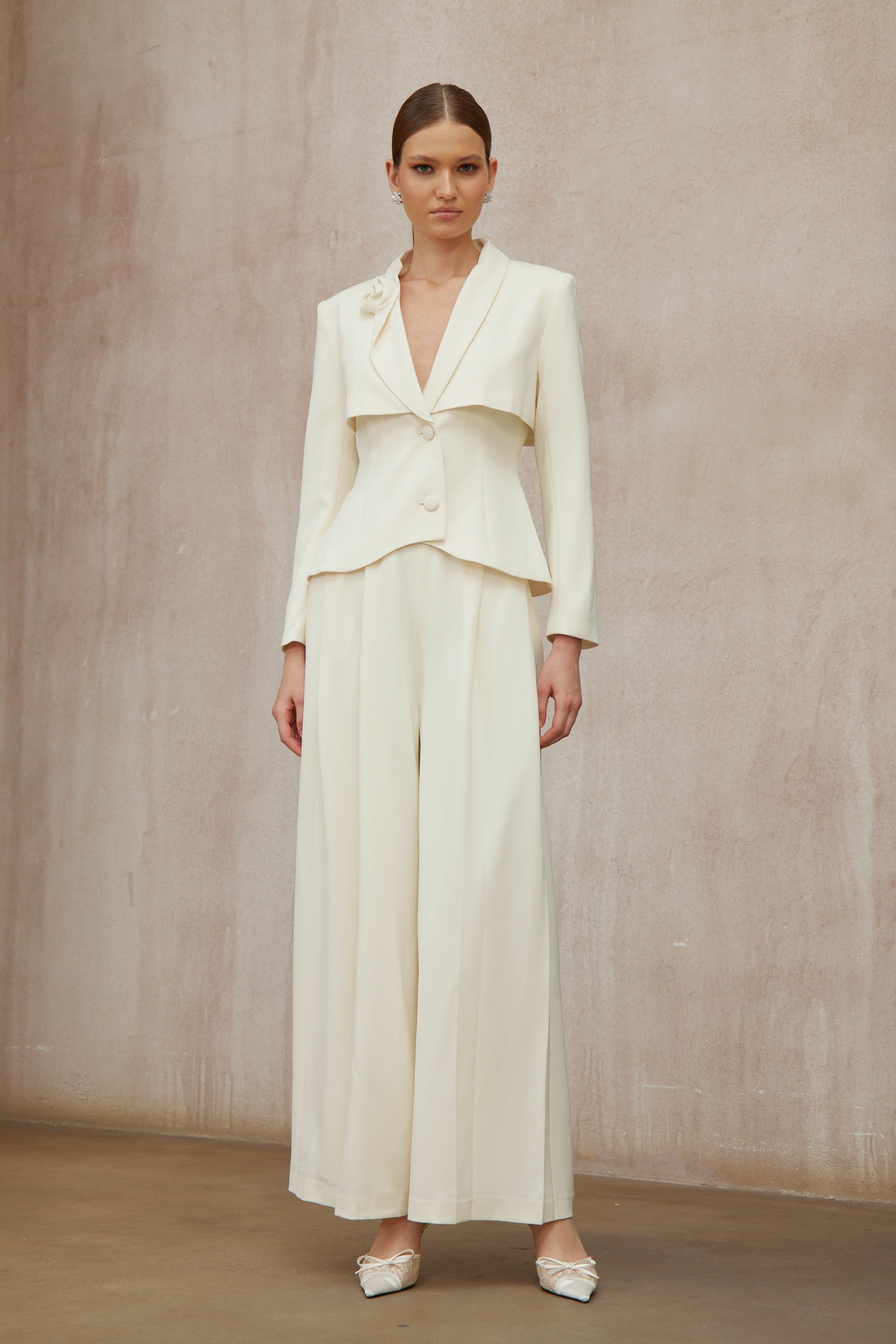 Teresa Neutral 3D Blütenblatt-Blazer & Hosen Set