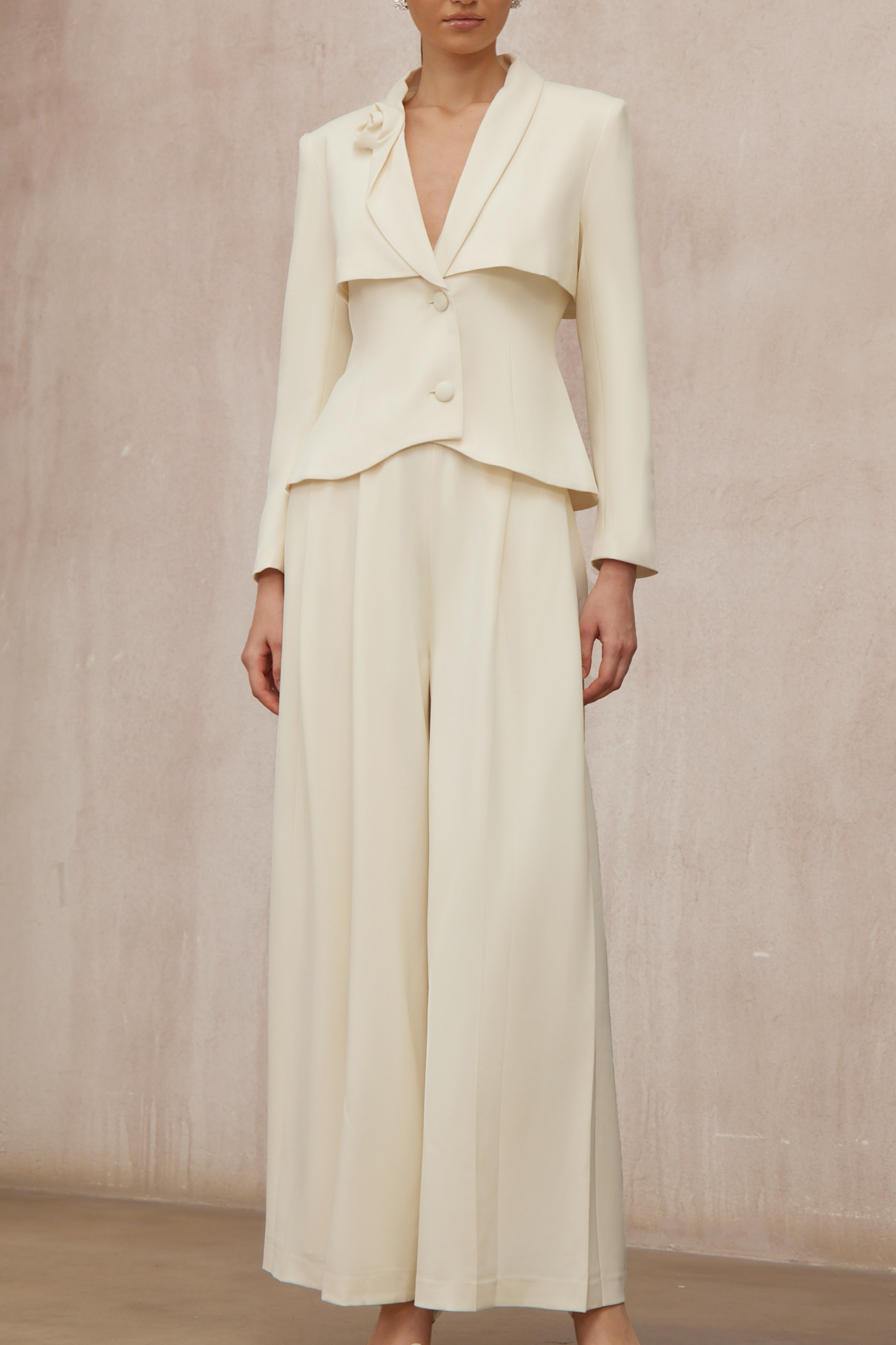 Teresa Neutral 3D Blütenblatt-Blazer & Hosen Set