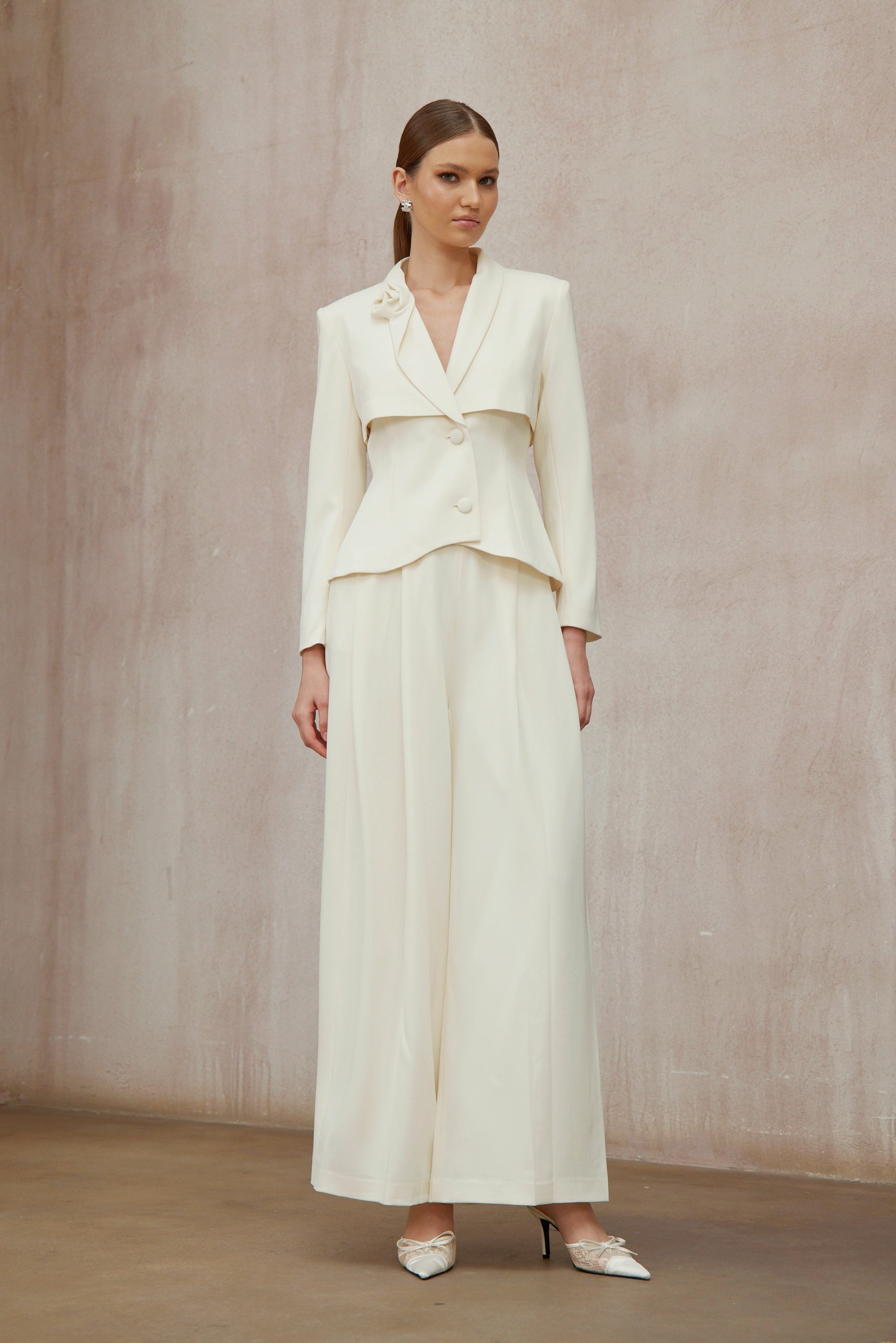 Teresa Neutral 3D Blütenblatt-Blazer & Hosen Set