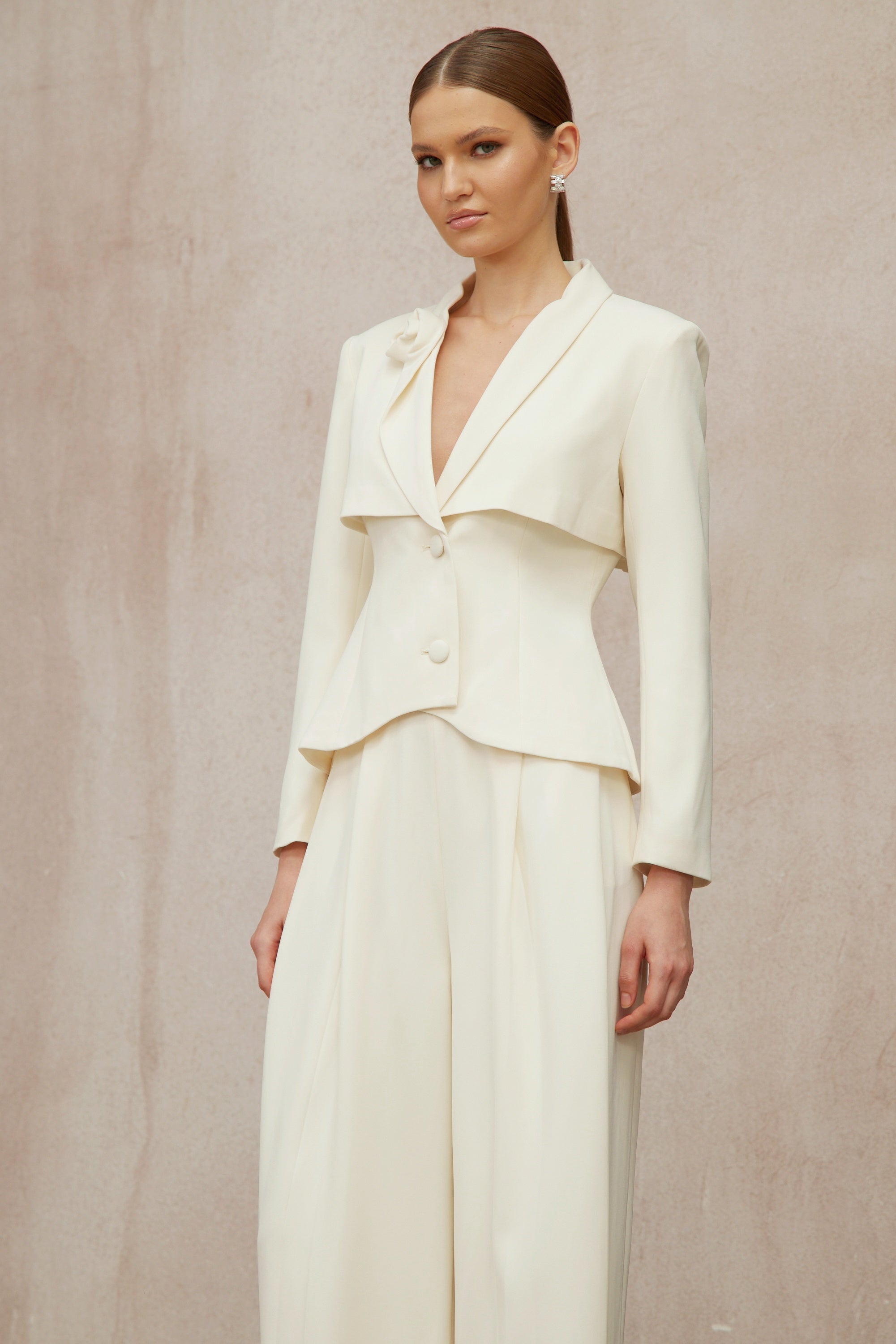 Teresa Neutral 3D Blütenblatt-Blazer & Hosen Set