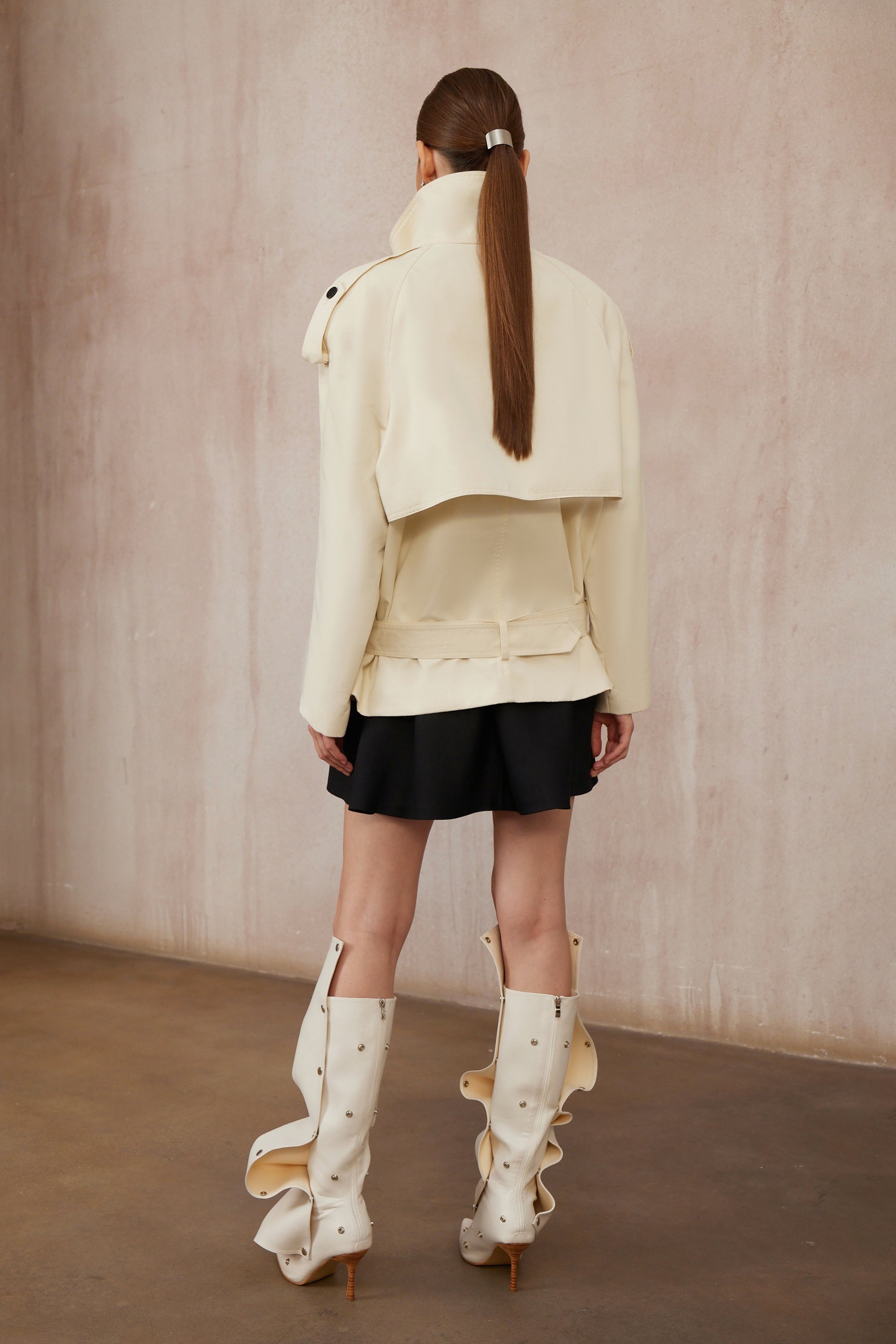 Calliopée Weißer, zweireihiger, kurzer Trenchcoat