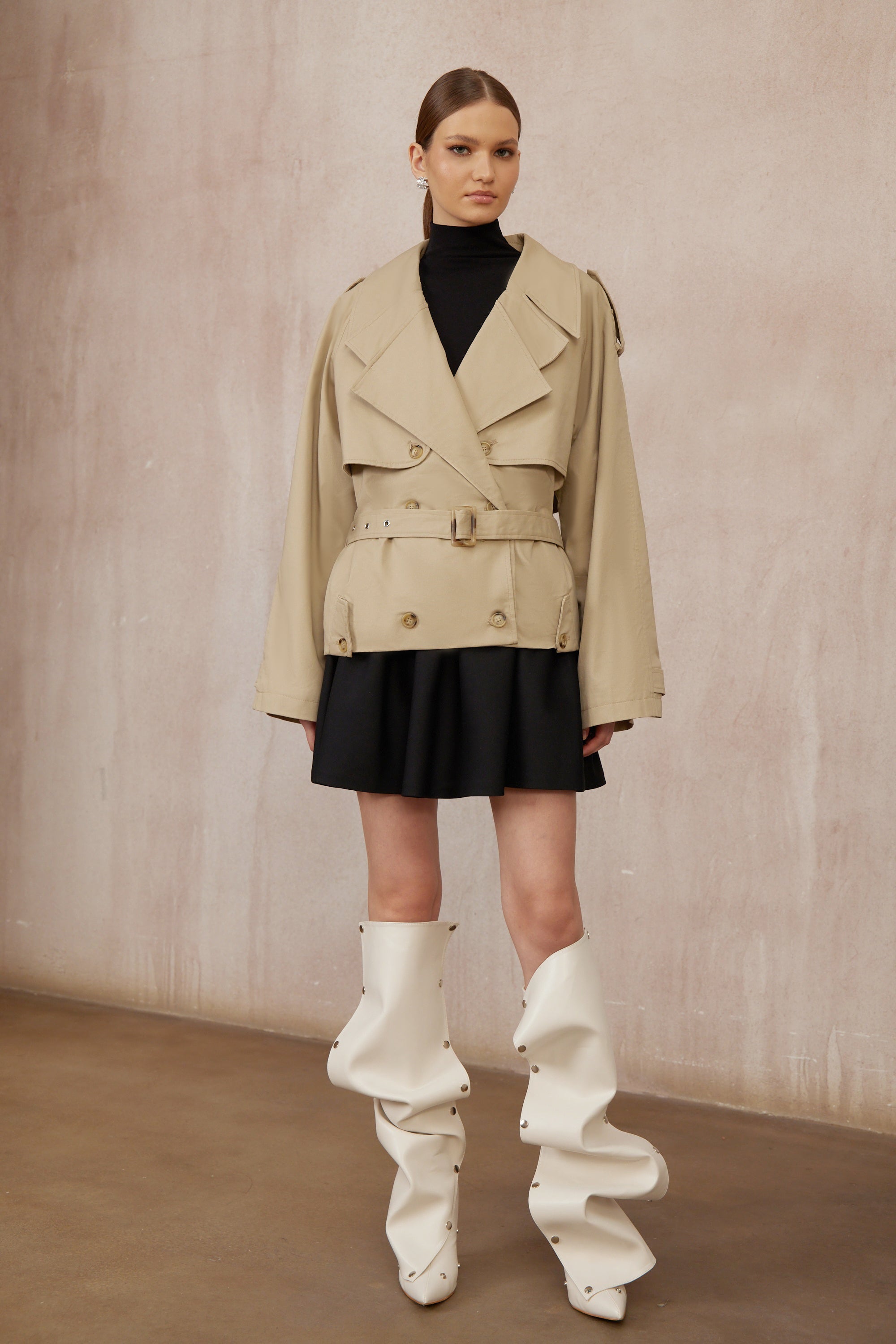 معطف ترينش قصير بلون الكاكي ذو صفين أزرار من ساندرا