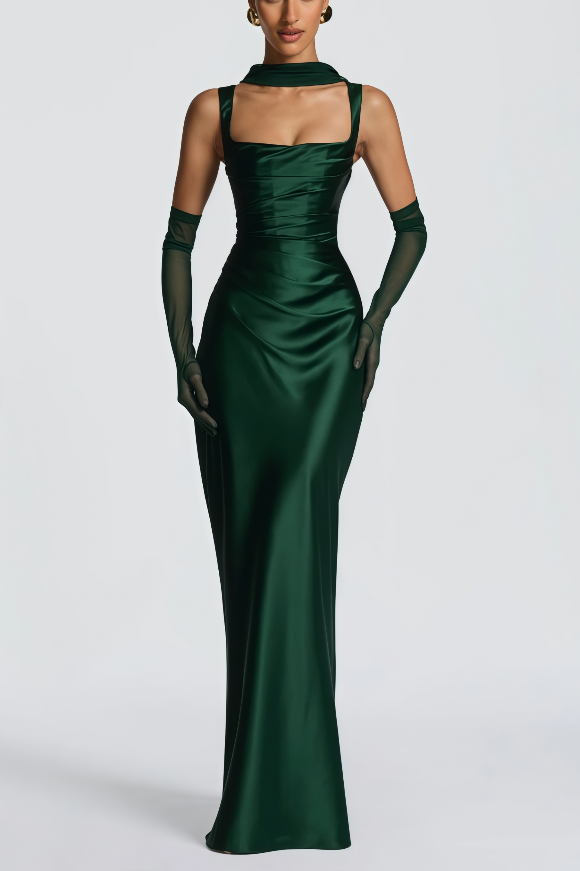 فستان ماكسي من الساتان الزمردي من إيماكولادا