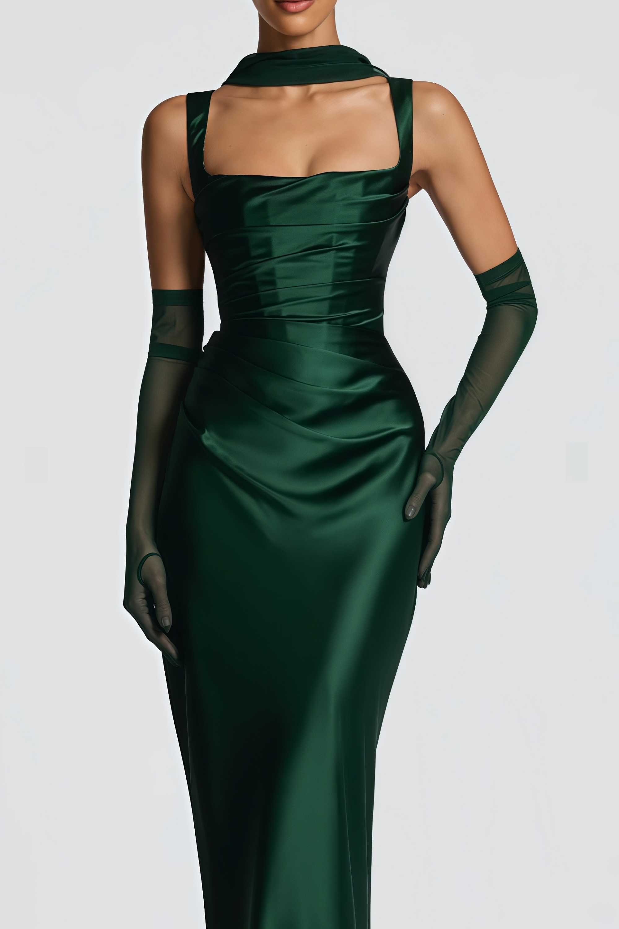 فستان ماكسي من الساتان الزمردي من إيماكولادا