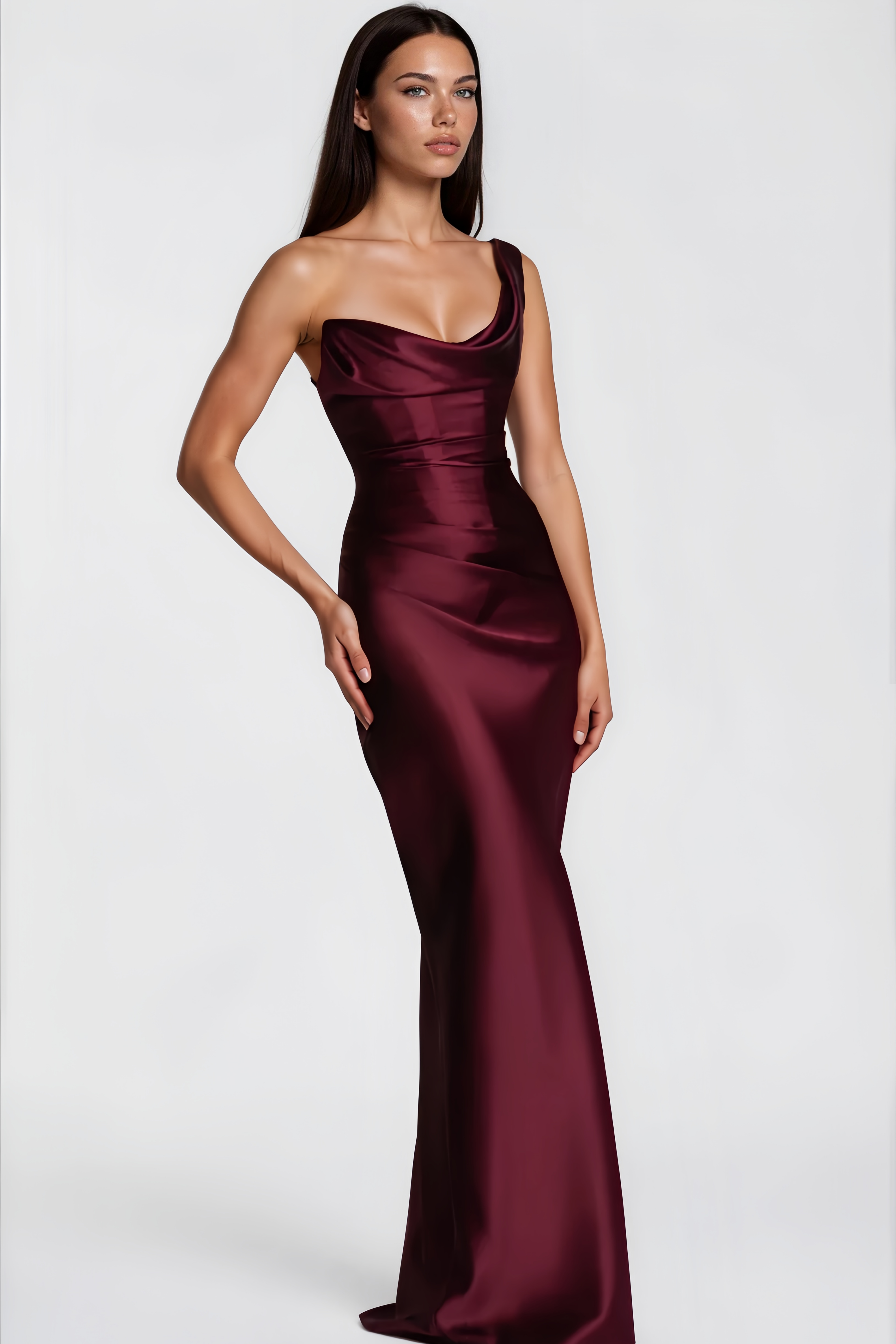 Ein-Schulter-Kleid aus drapiertem Satin