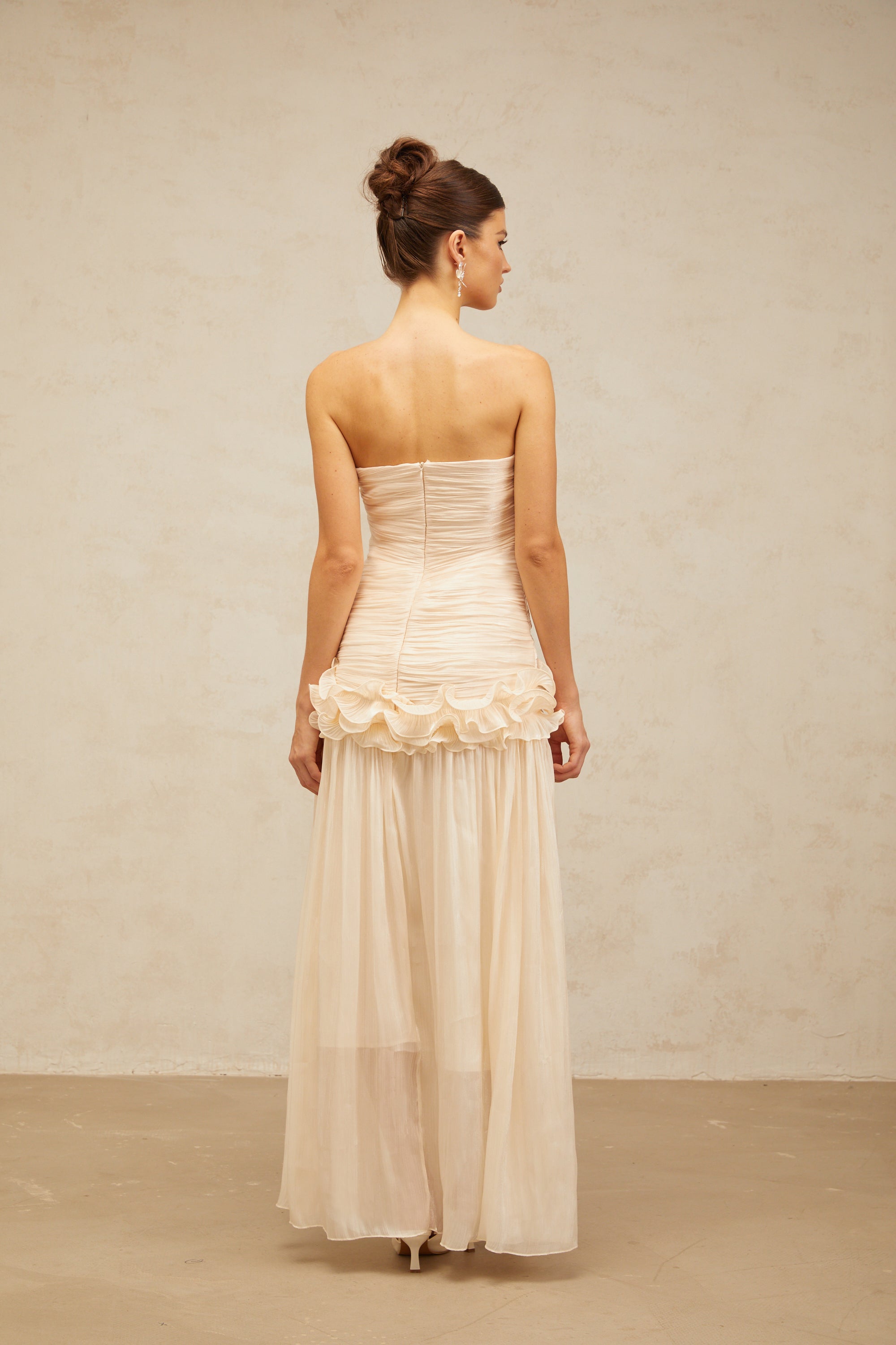 فستان ماكسي محايد من سيليست مع كشكشة