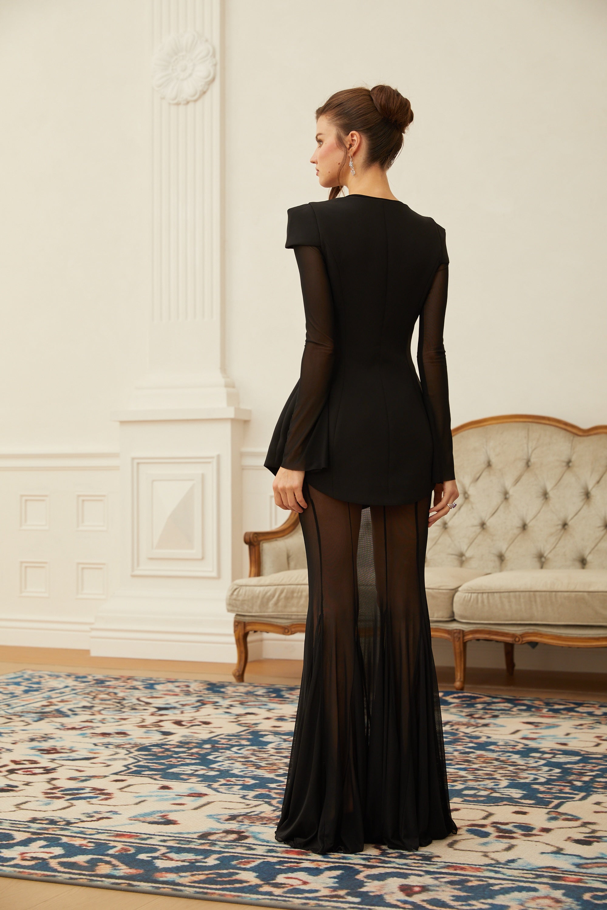 طقم بلوزة وشورت و فستان شبكي أسود من Mélodie بتصميم مُنسق