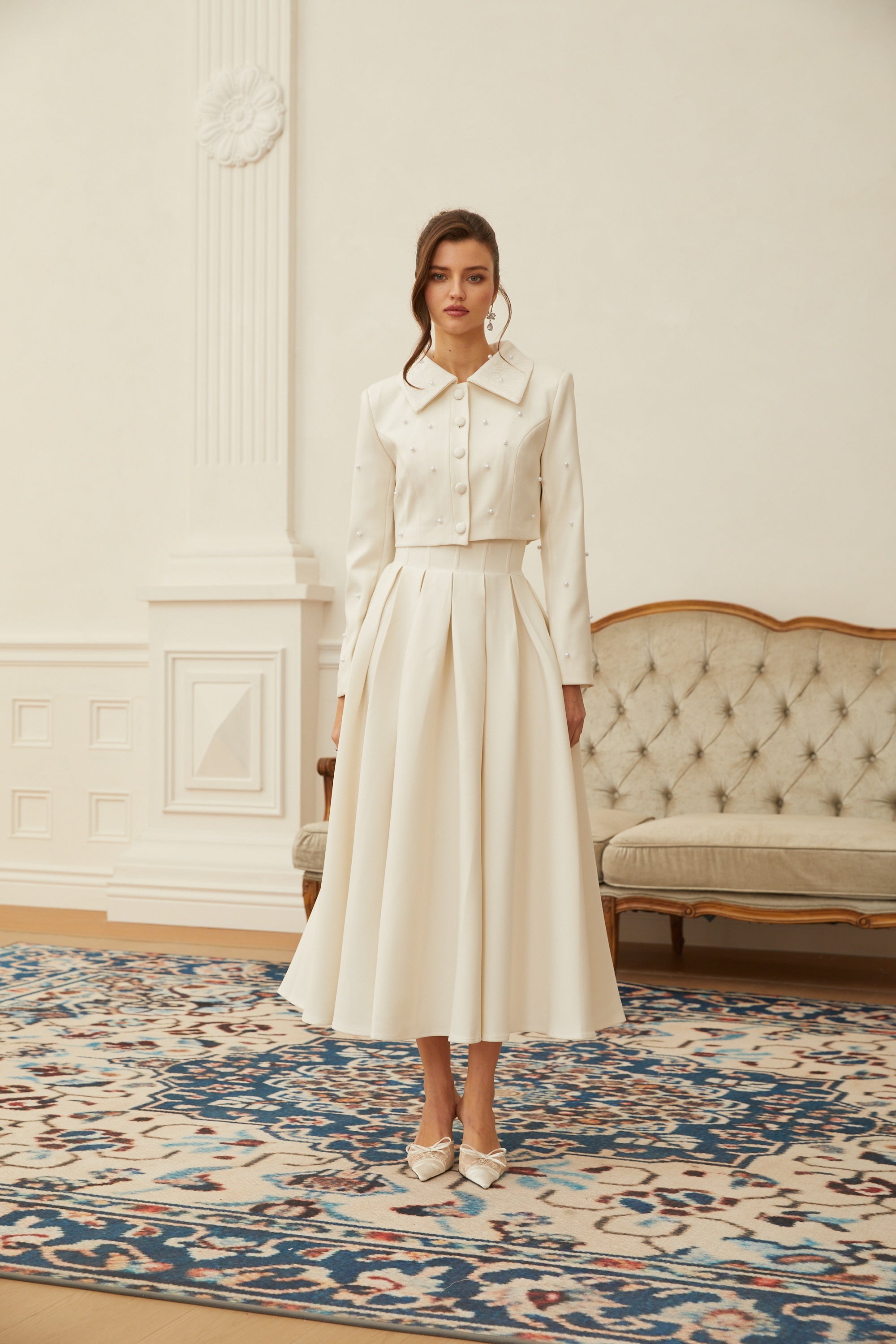 Maja Weißes Kunstperlen-Jacket & Faltenrock-Set