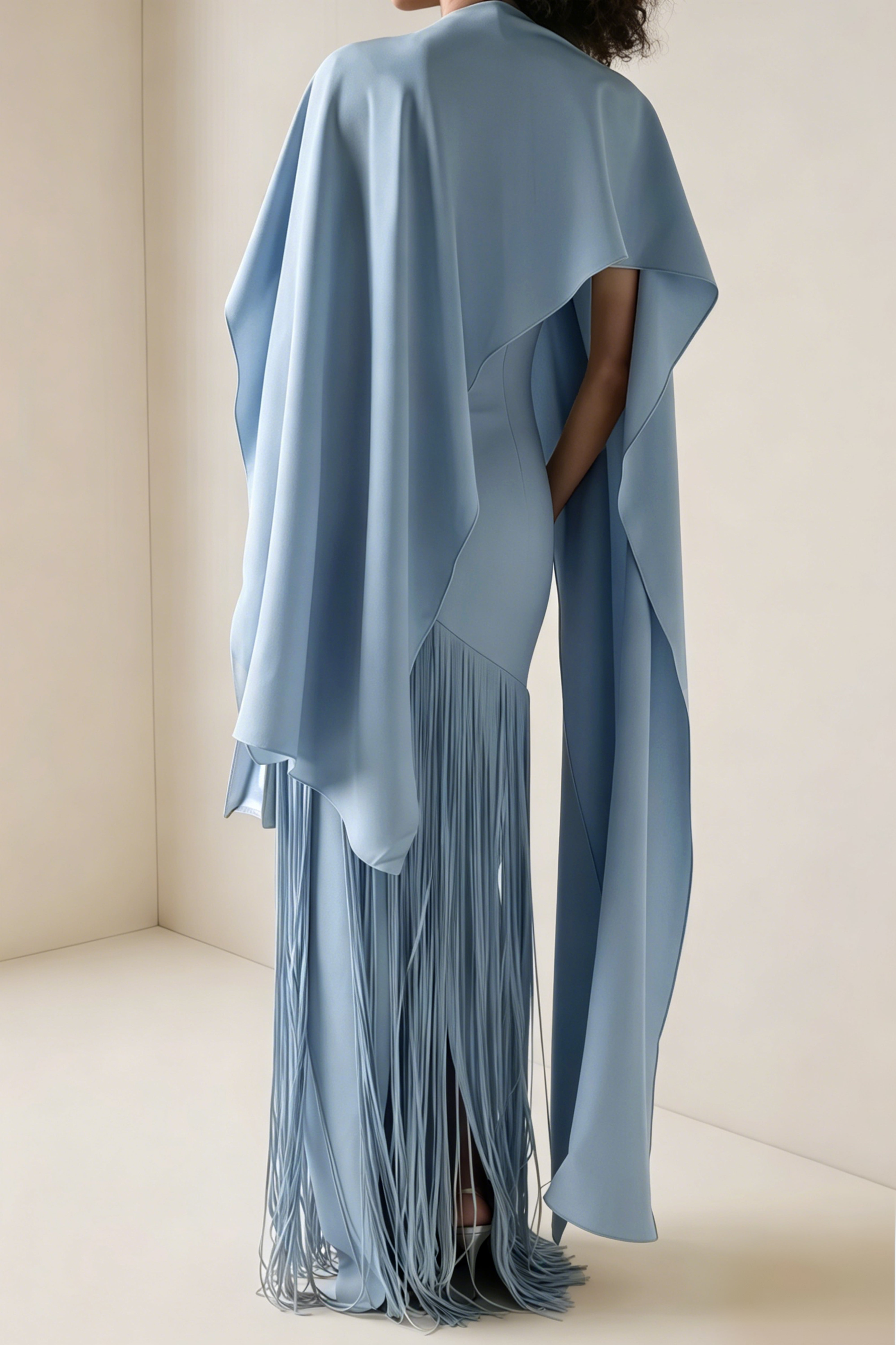 فستان ماكسي من كايتانا باللون الأزرق الياقوتي مع حواف وبتصميم يشبه الرداء