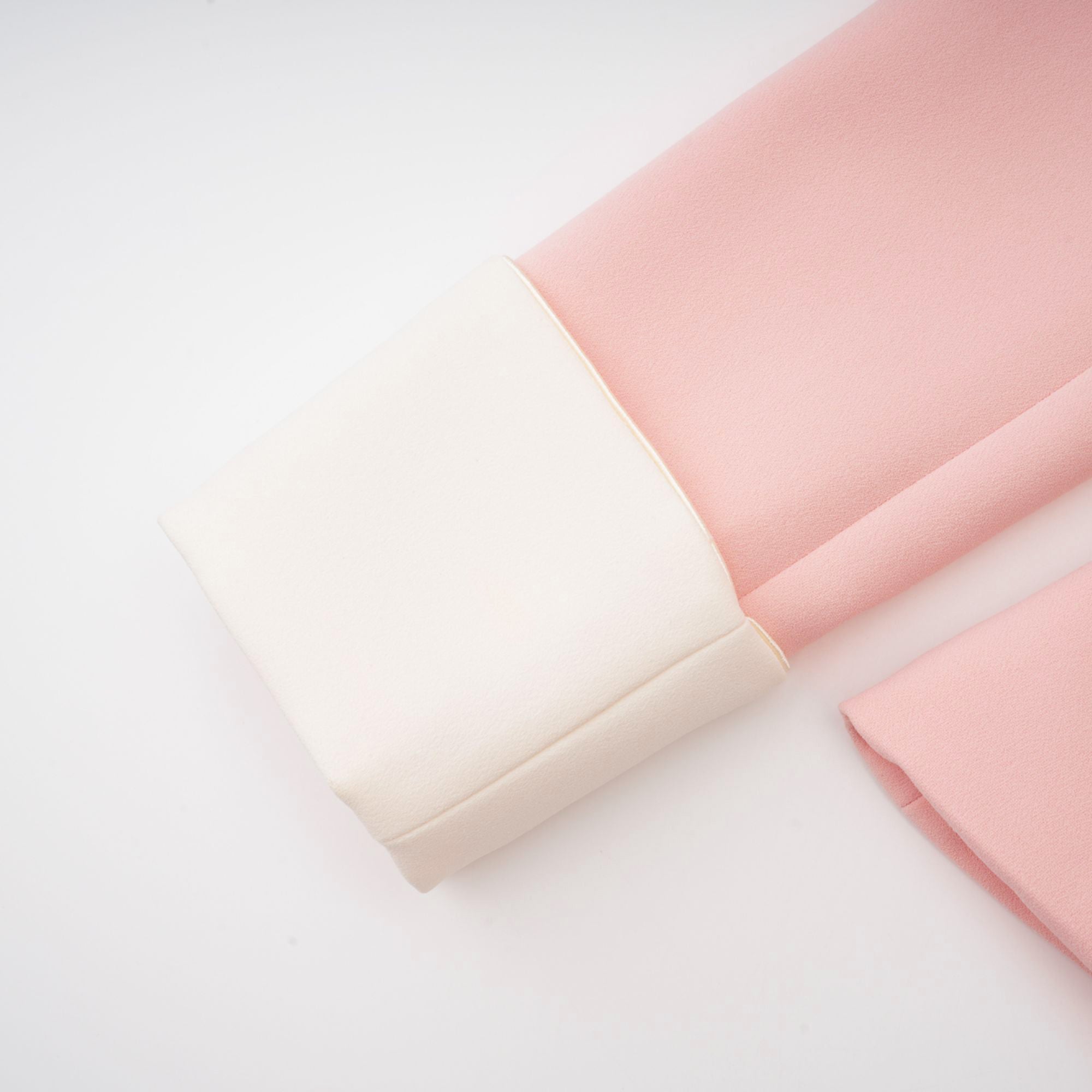 Claretta – passendes Set aus Blazer und Hose im Farbblockdesign