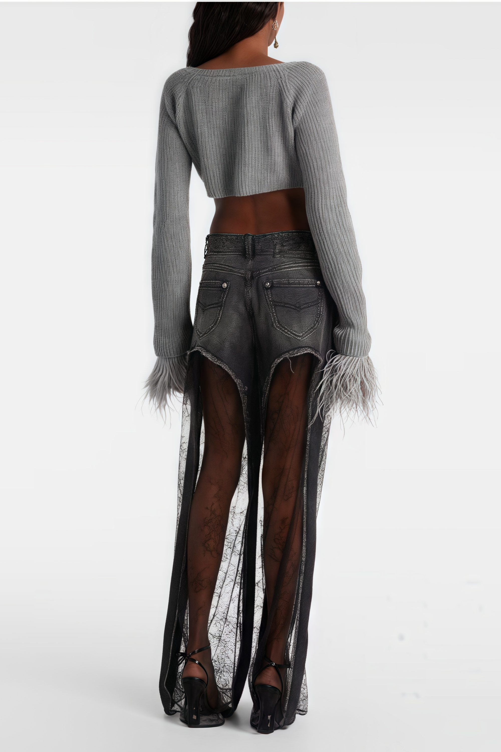 جينز ماديلين أسود مزين بنقشة زهور من الدانتيل