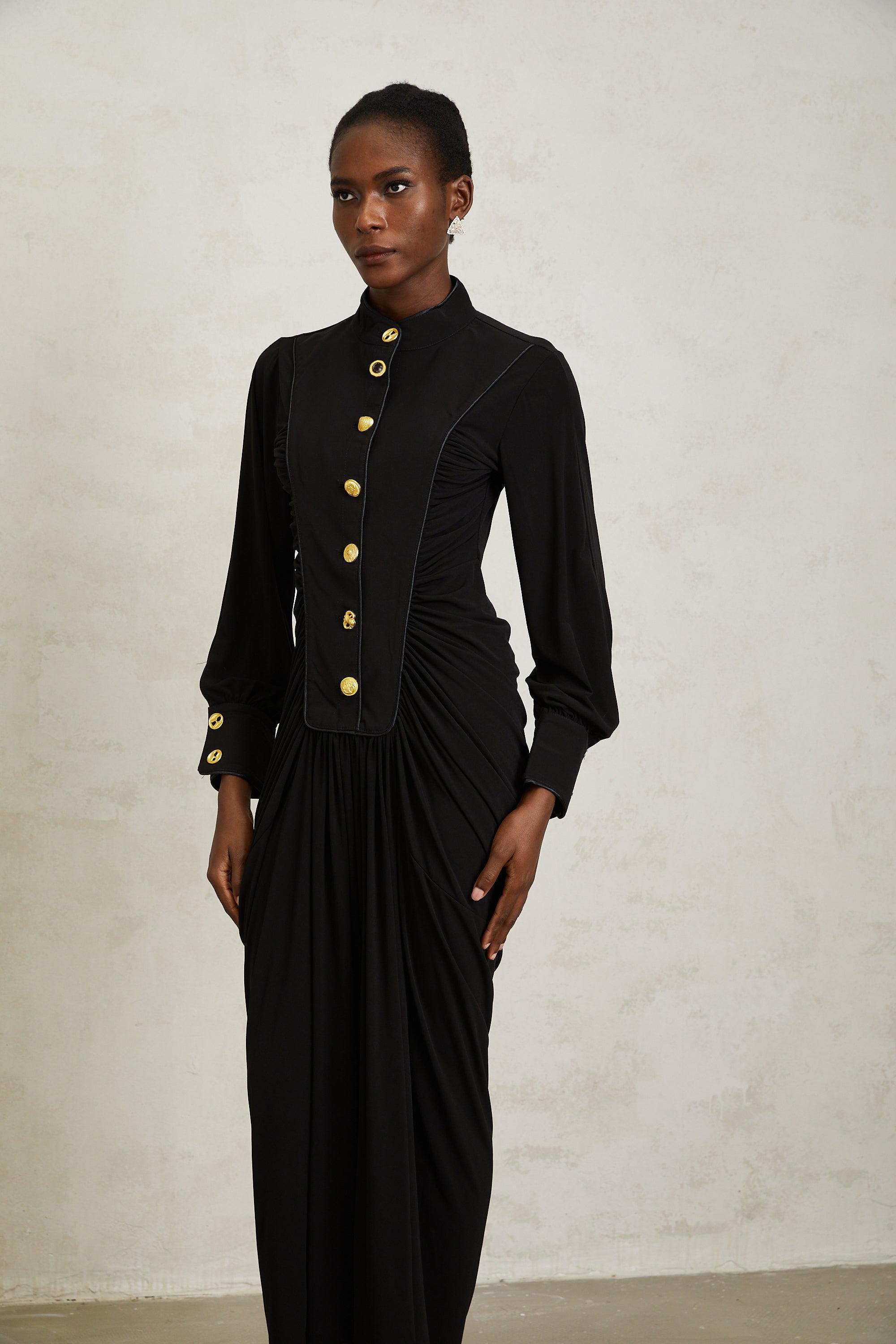 فستان بروكلين ماكسي أسود بتصميم مجمع