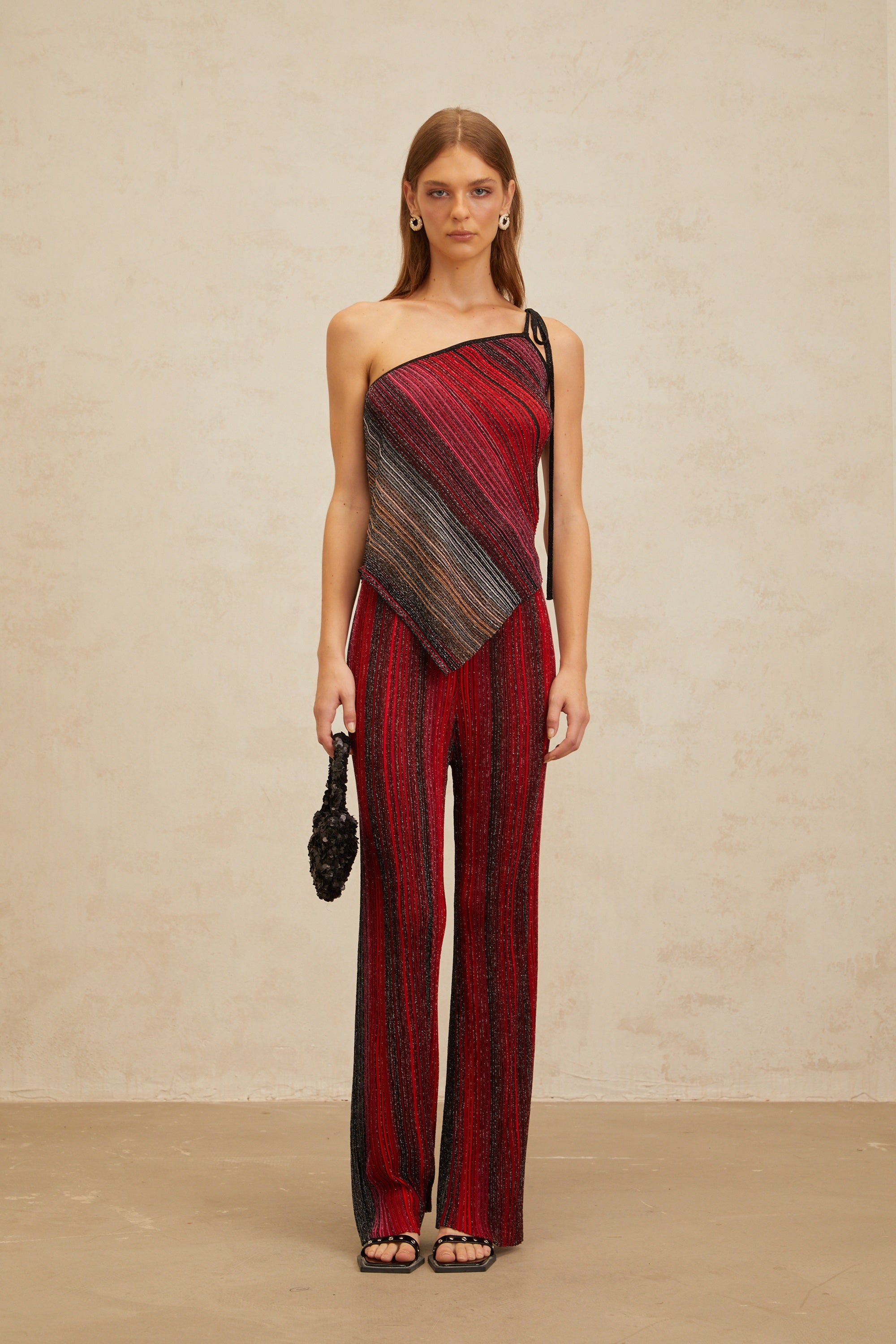 Amaryllis – Passendes Strickset mit roten Pailletten und Streifen