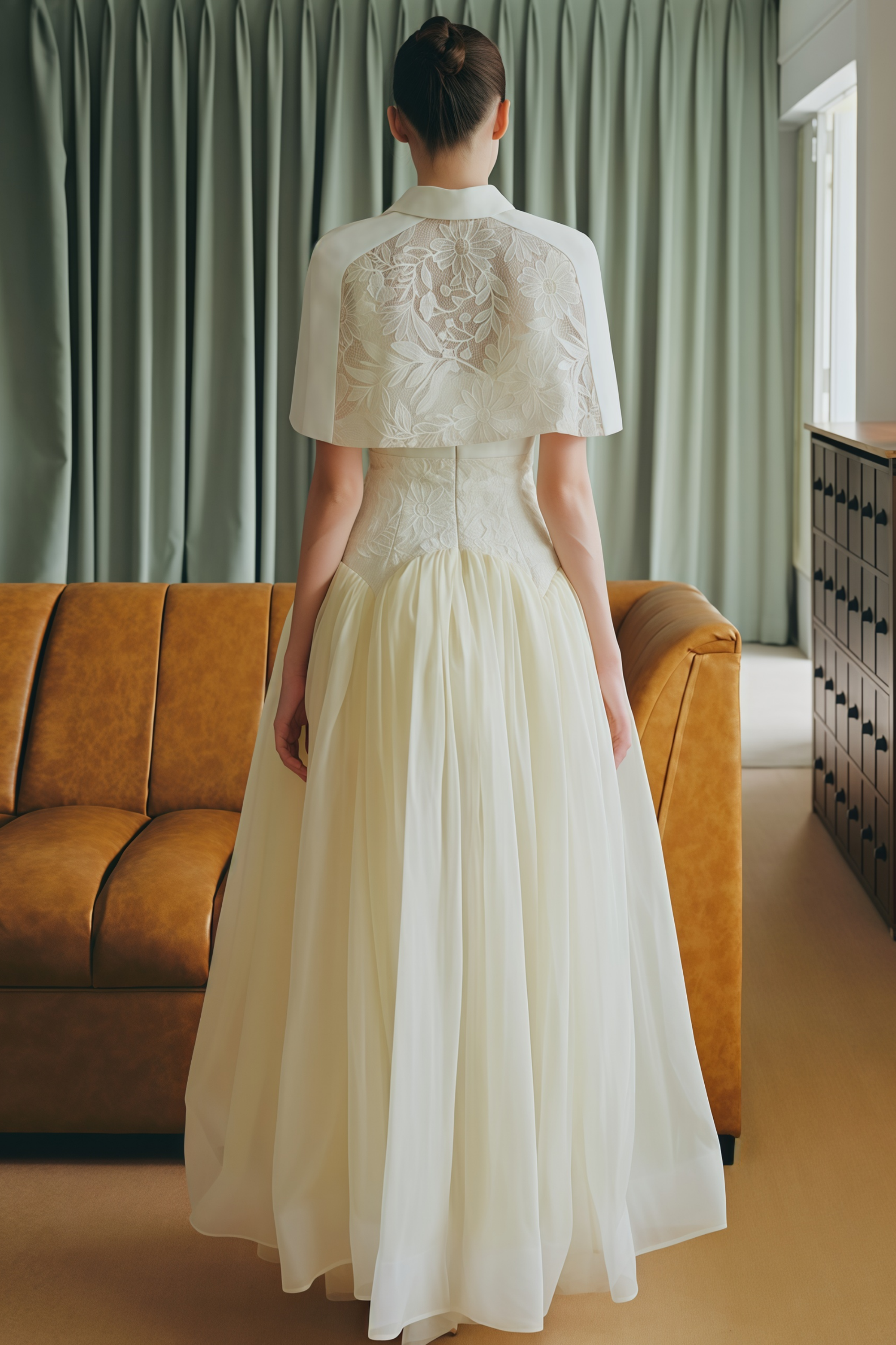 طقم عباءة وفستان من بروك وايت دانتيل