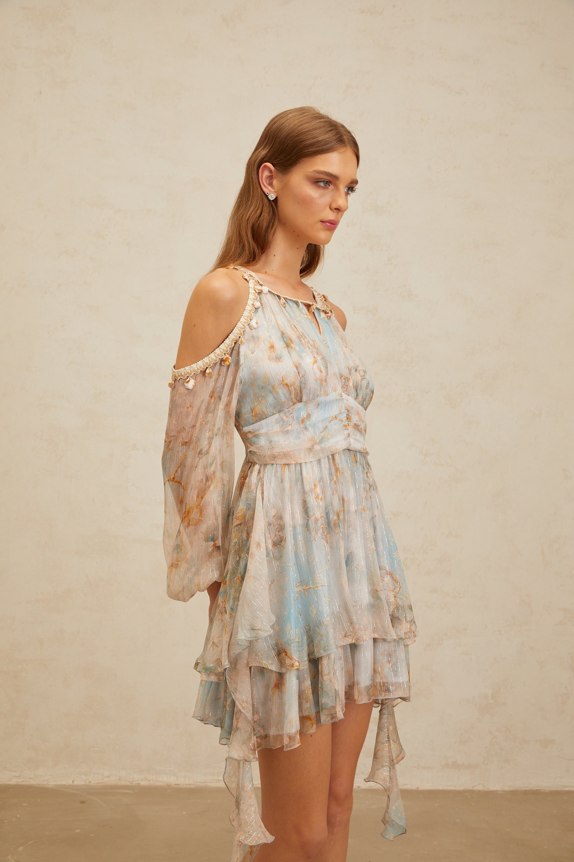 Glannon, blaues Minikleid aus Seide mit Blumenmuster