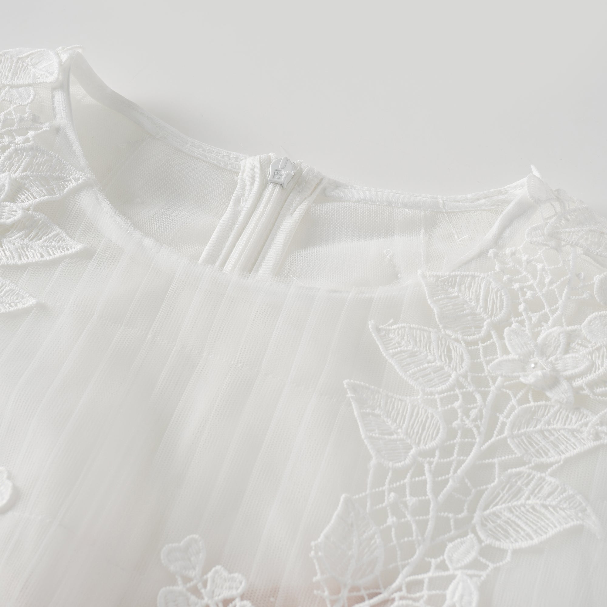 فستان أنابيل متوسط الطول من التول مزين بالزهور