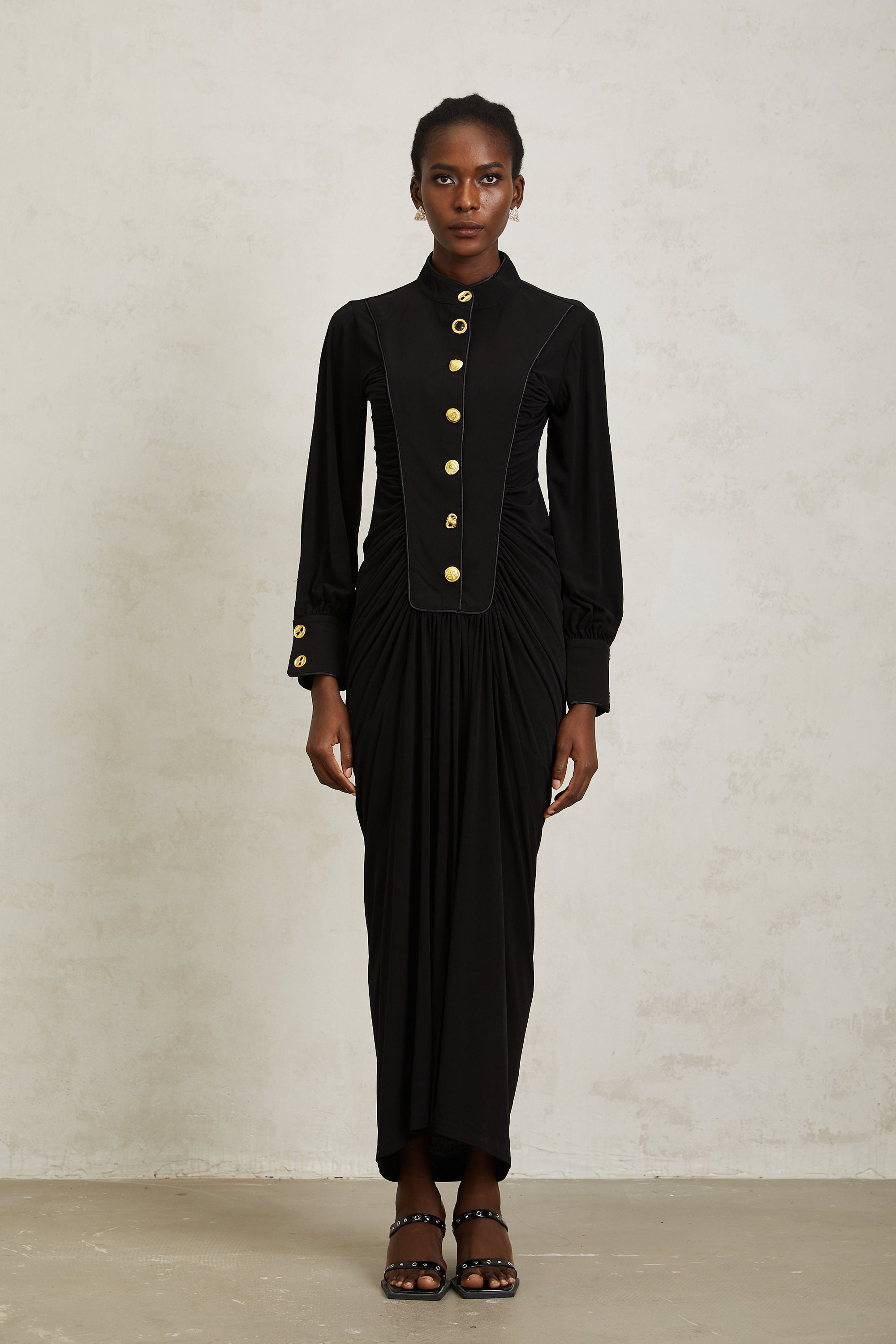 فستان بروكلين ماكسي أسود بتصميم مجمع