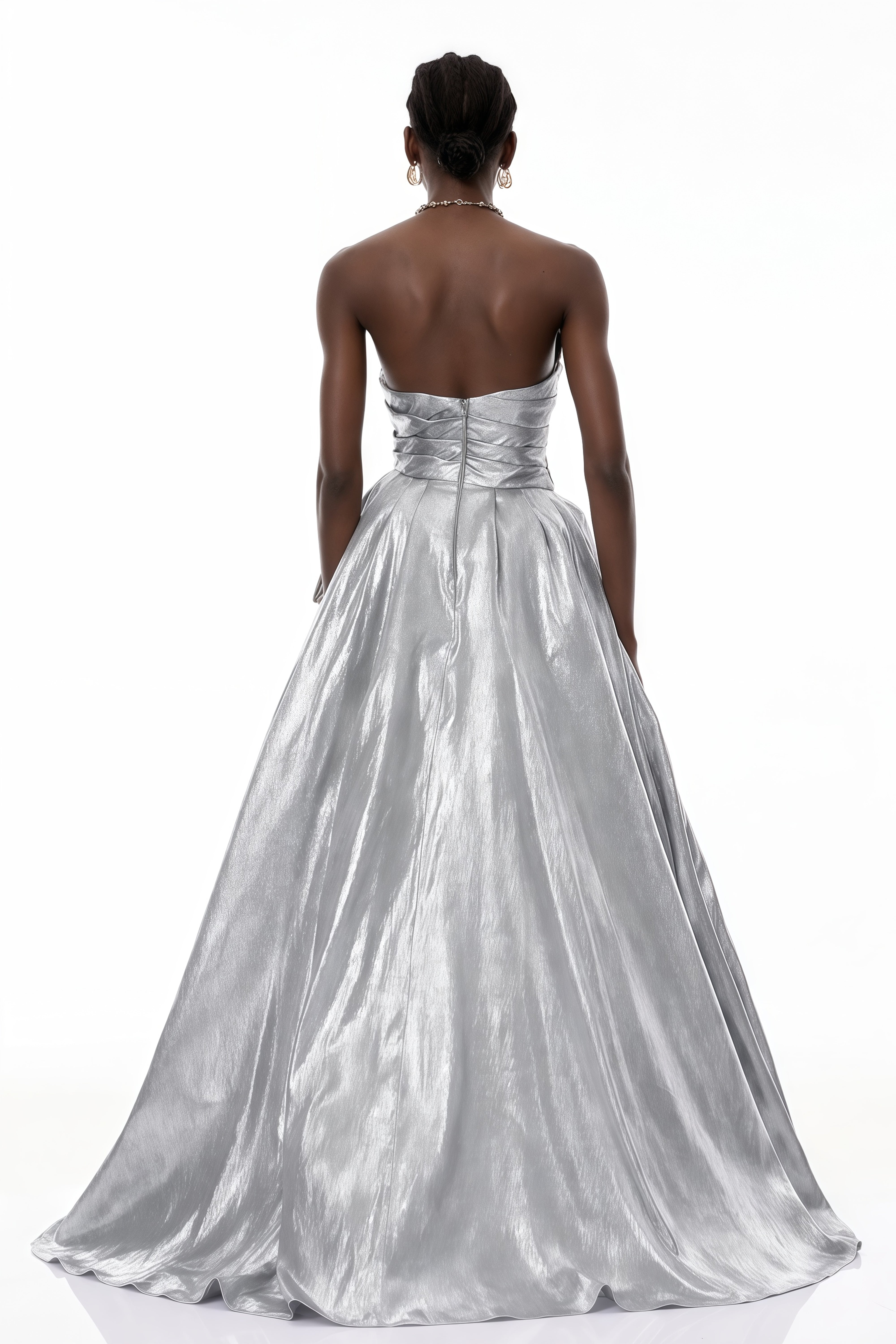 Adina Silber Glänzendes asymmetrisches Rüschenkleid