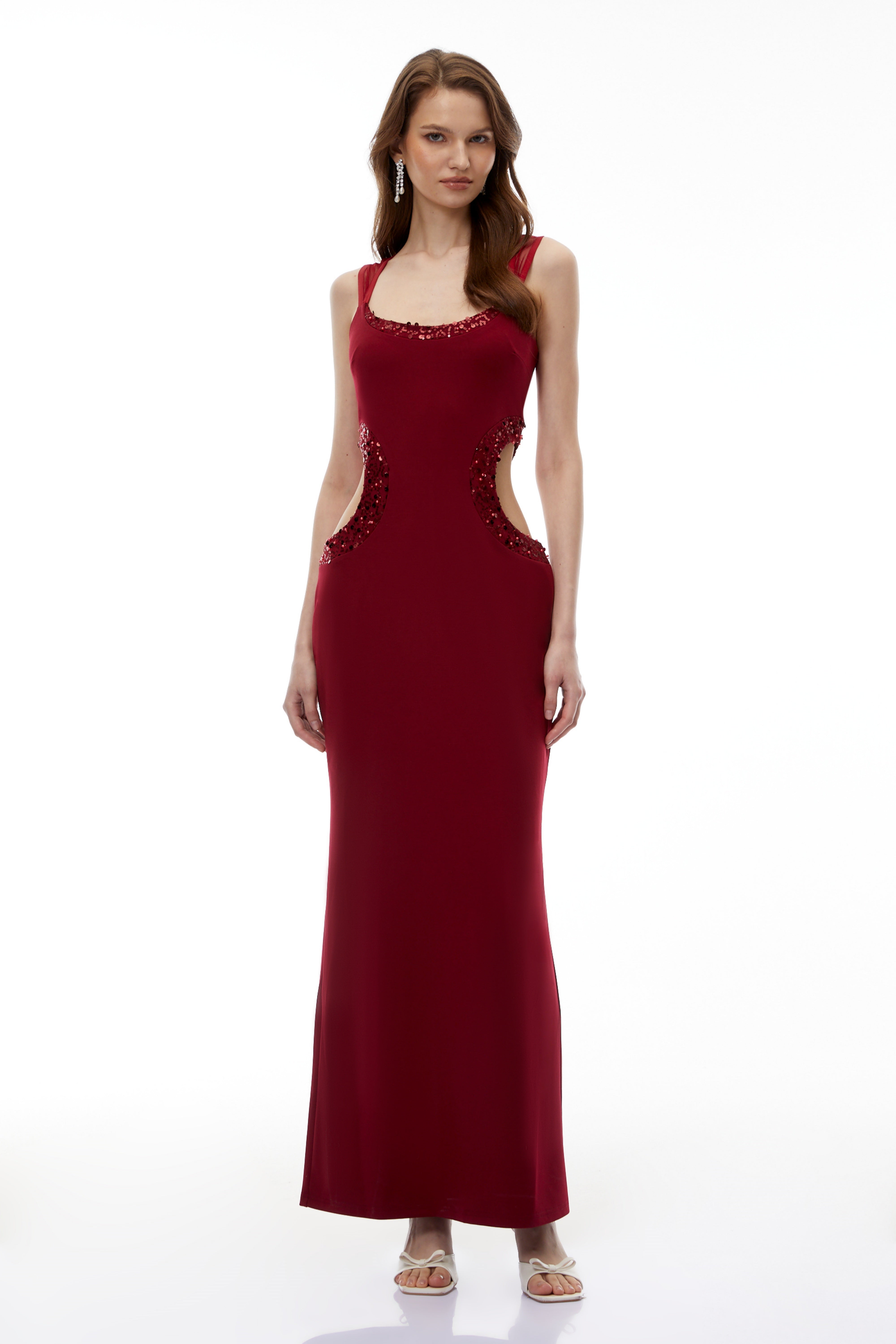 Aisha – Maxikleid in Rot mit Verzierungen und Cut-outs