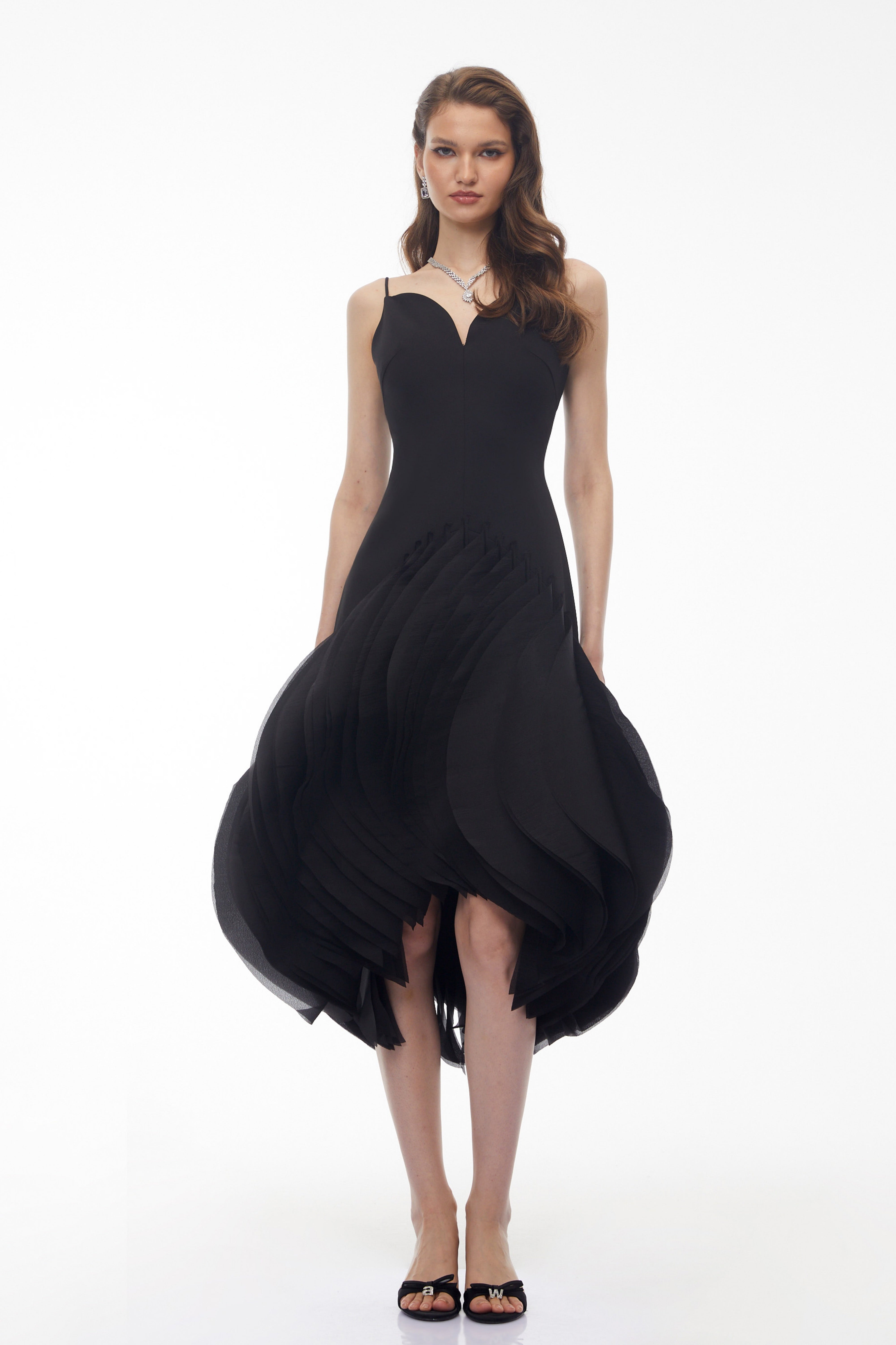 Robe mi-longue Alba noire à pétales en 3D