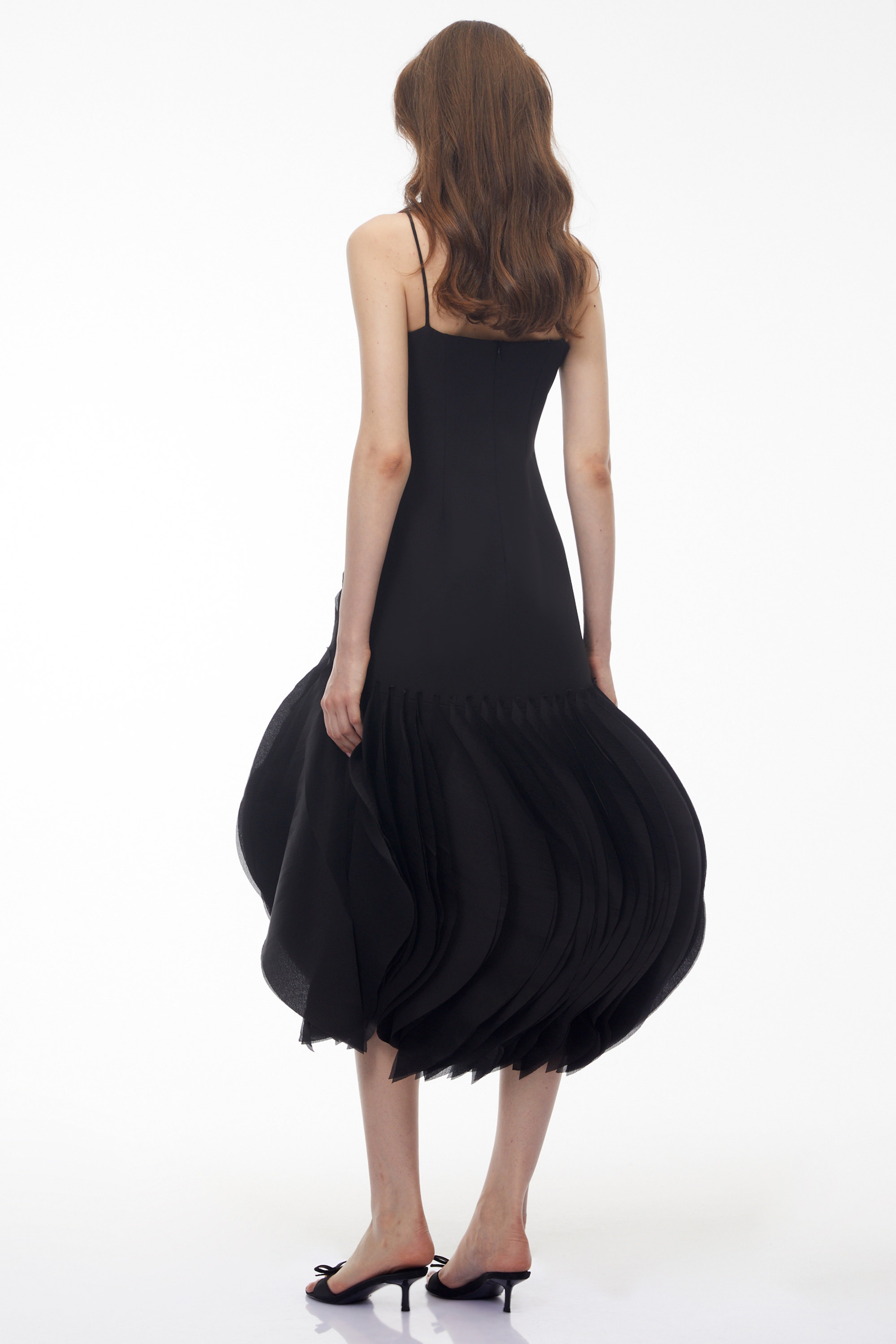 Robe mi-longue Alba noire à pétales en 3D