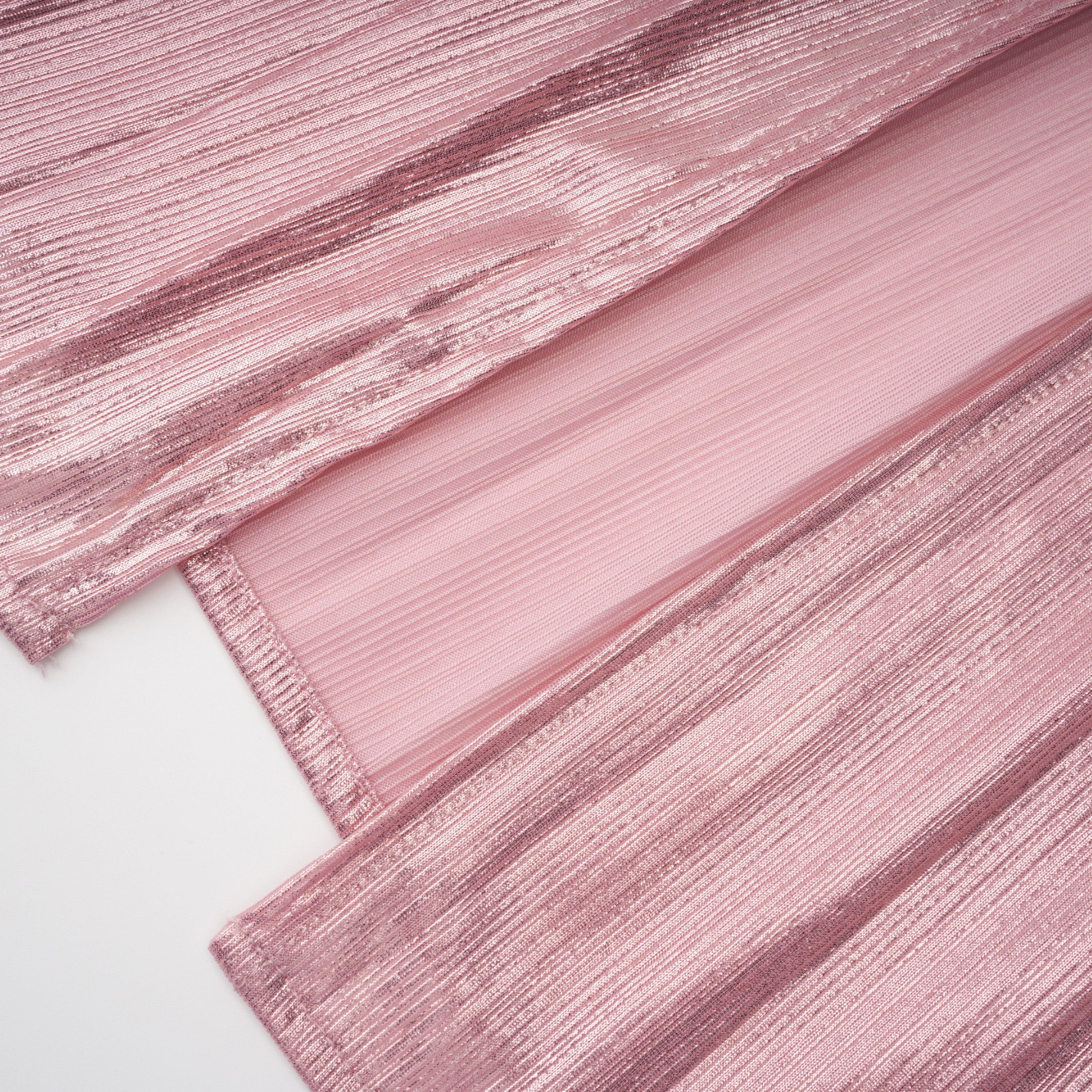 فستان طويل مطوي لامع باللون الوردي من Alchimie